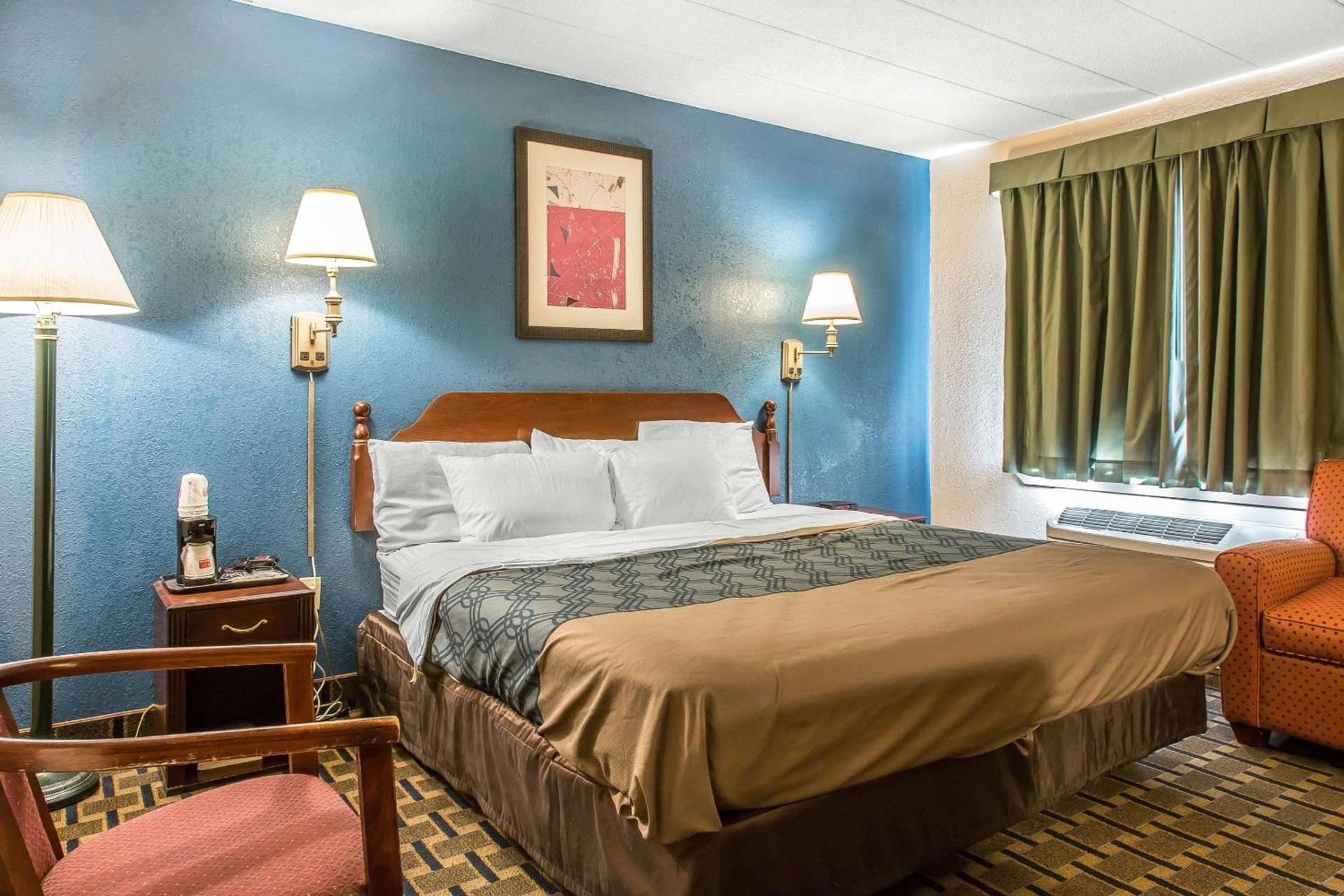 Econo Lodge Cranston - Providence photo 15