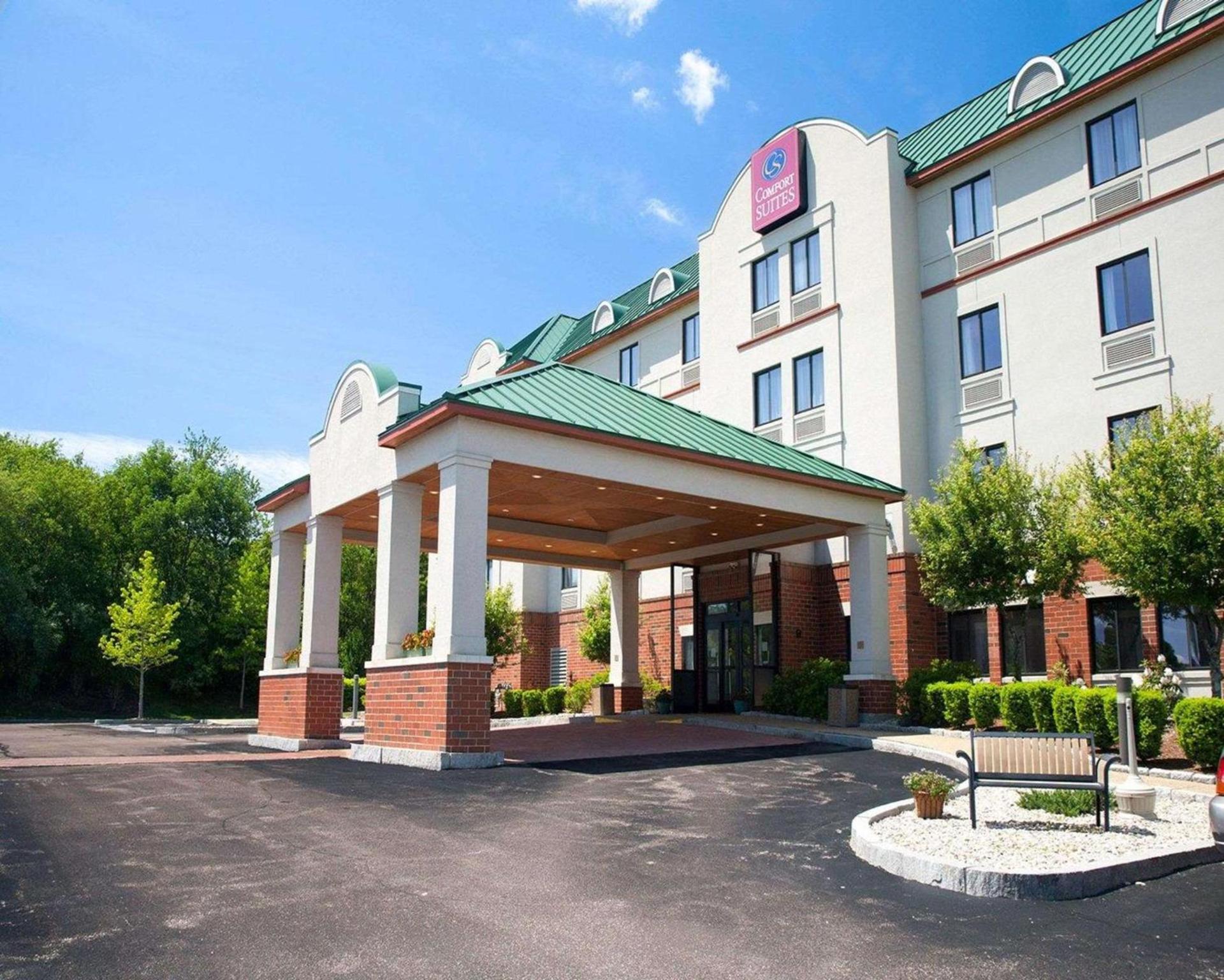 Comfort Suites West Warwick - Providence photo 1