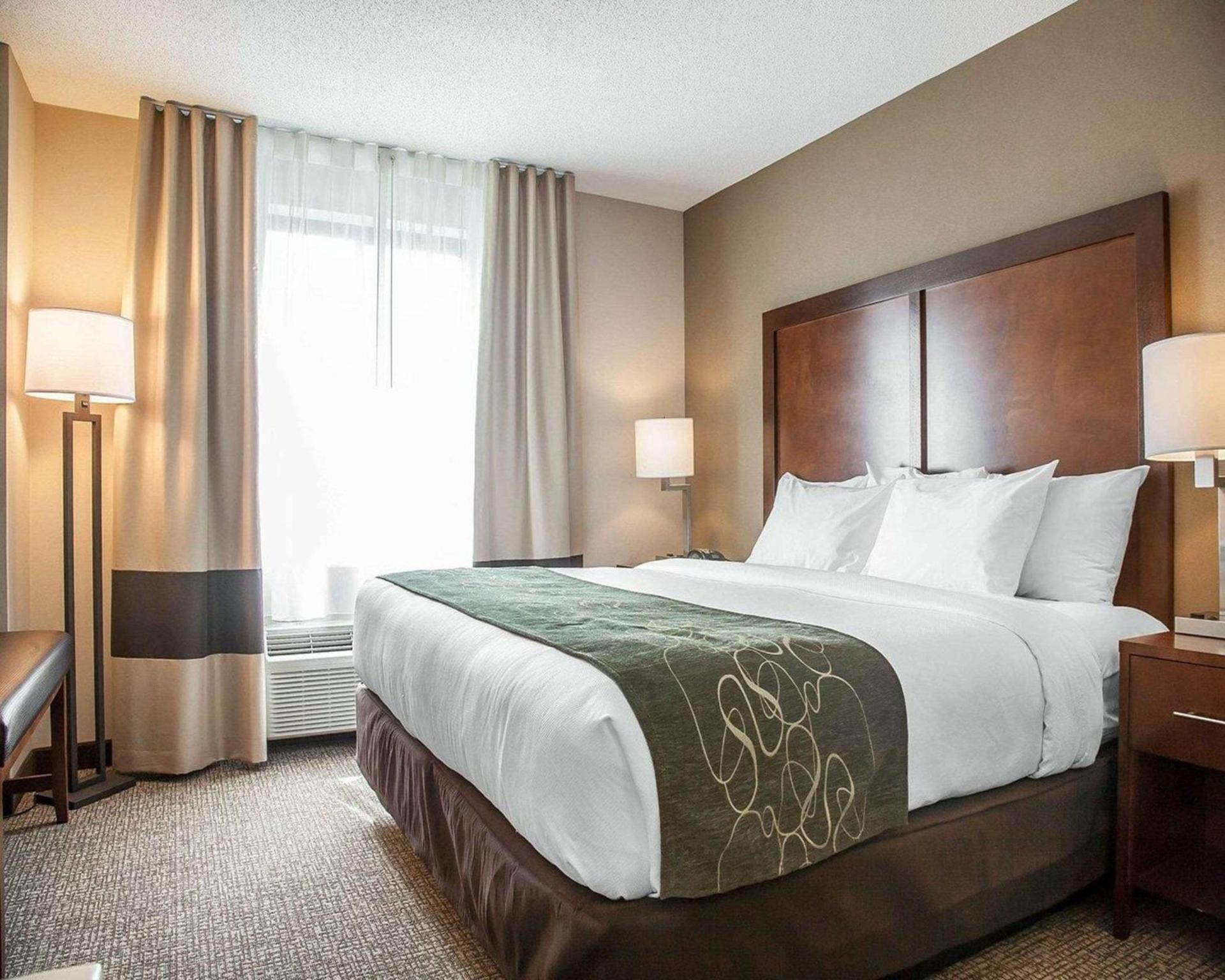 Comfort Suites West Warwick - Providence photo 27
