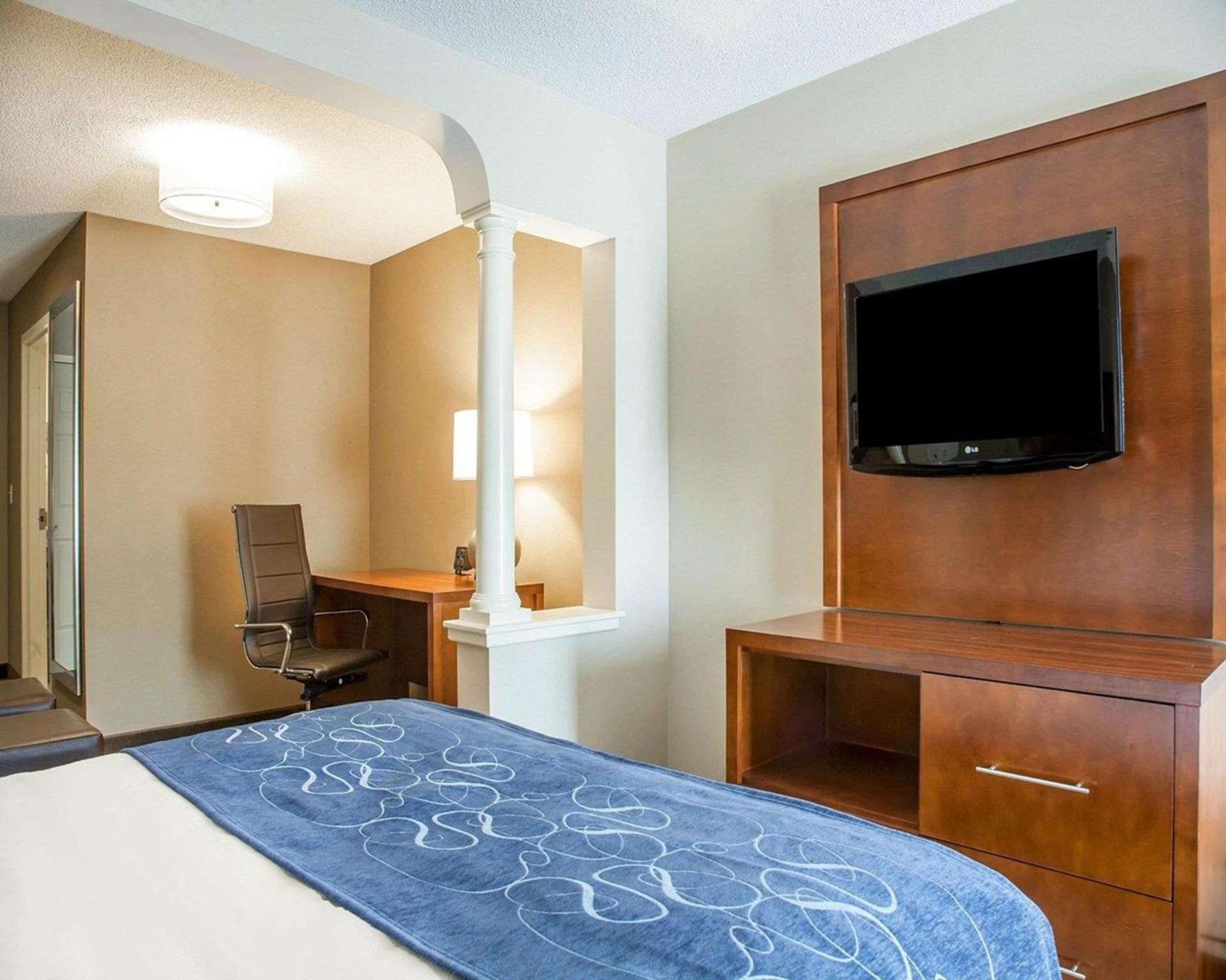 Comfort Suites West Warwick - Providence photo 19
