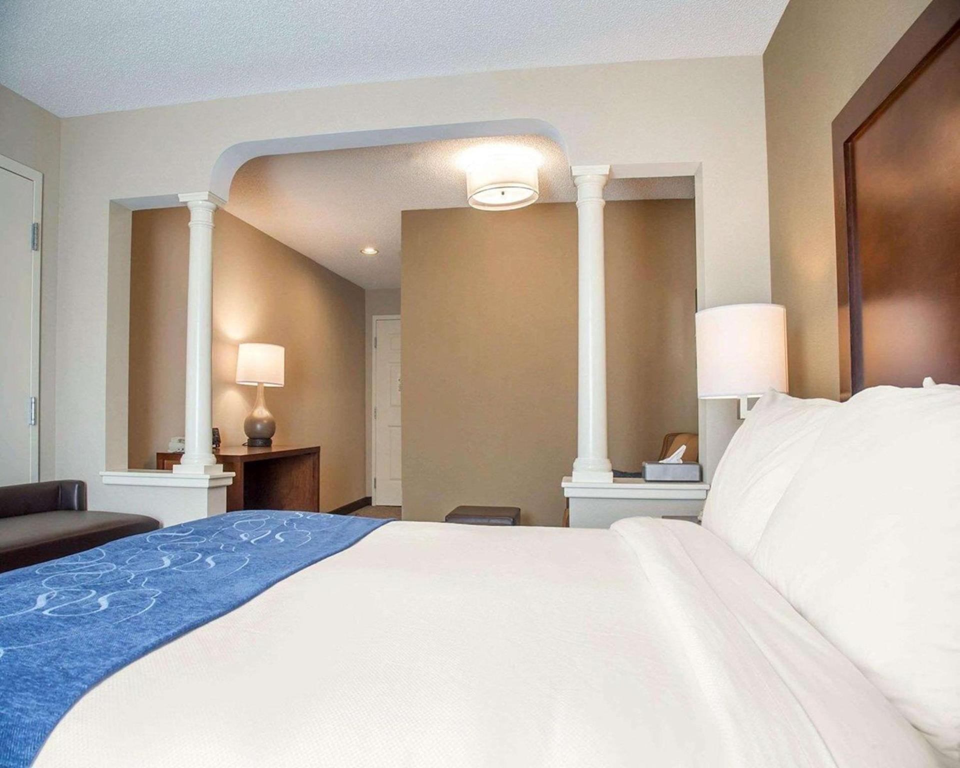 Comfort Suites West Warwick - Providence photo 22