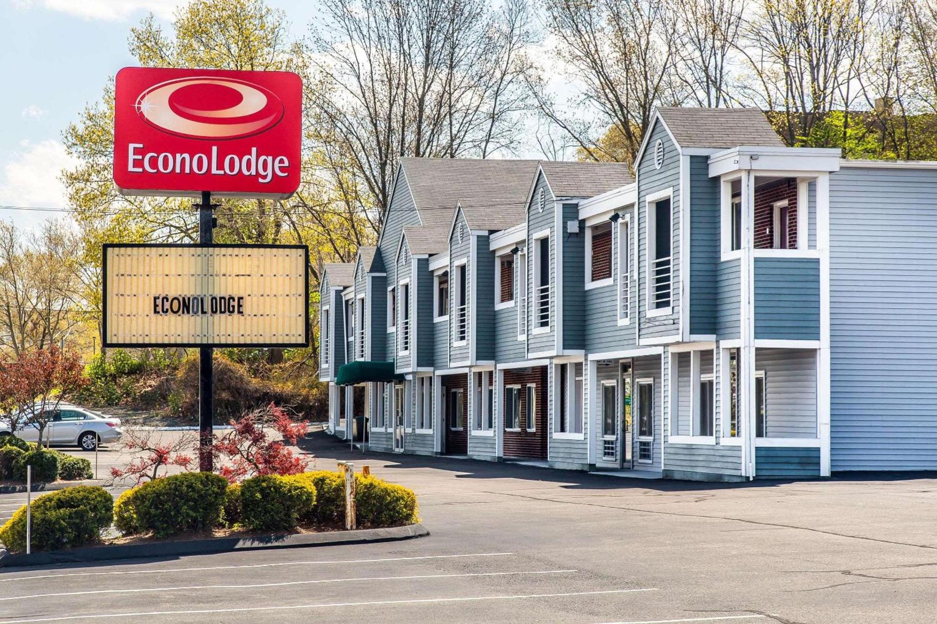 Econo Lodge Cranston - Providence photo 2