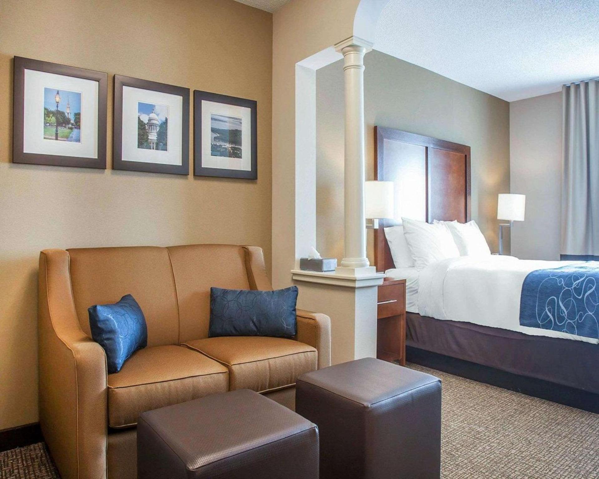 Comfort Suites West Warwick - Providence photo 13