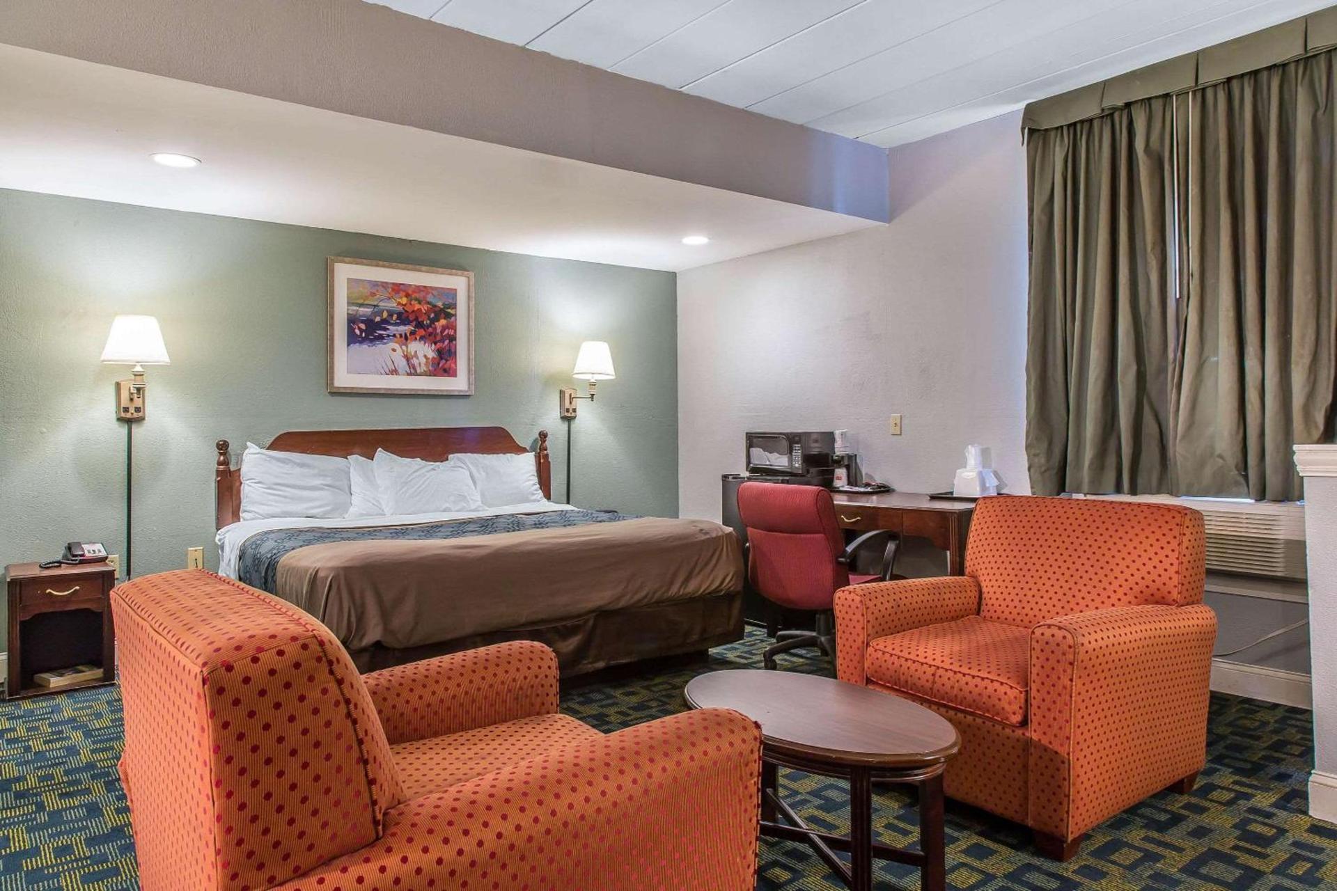Econo Lodge Cranston - Providence photo 12