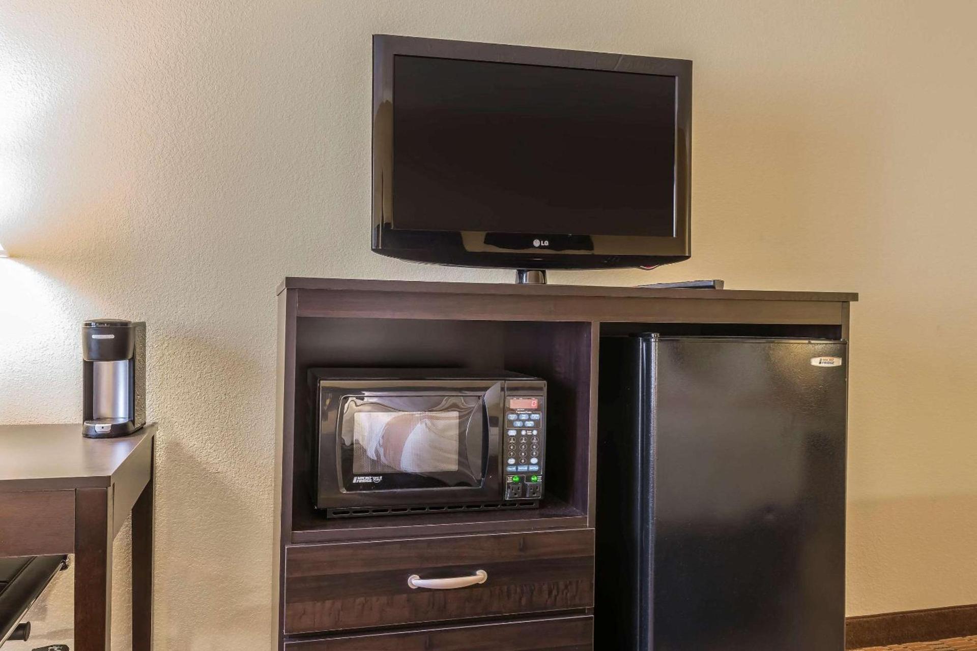 Quality Inn & Suites Pittsburgh Harmarville photo 22