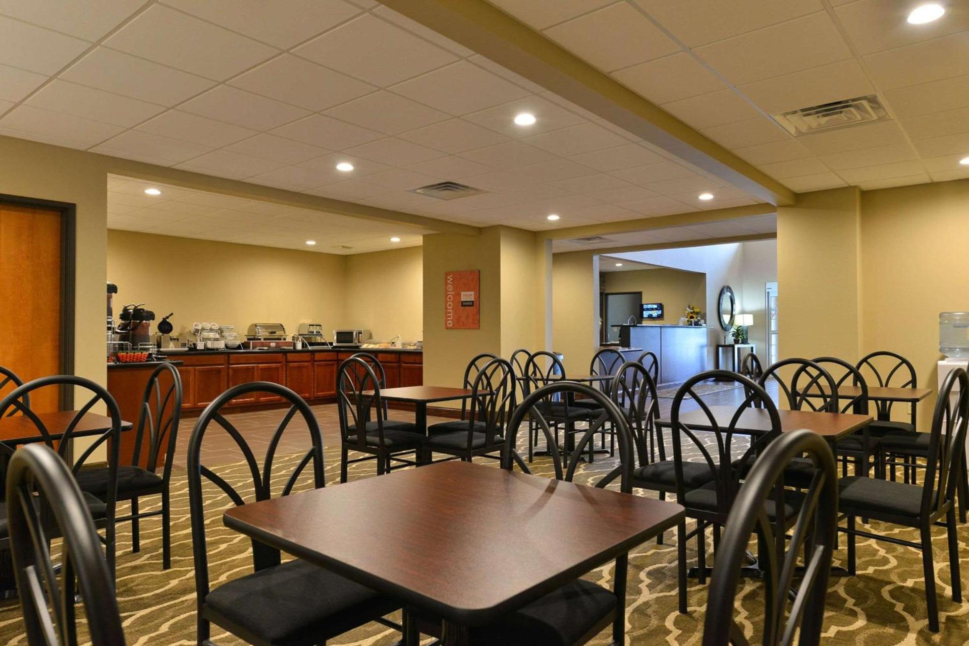 Days Inn & Suites by Wyndham Manheim Lebanon photo 23