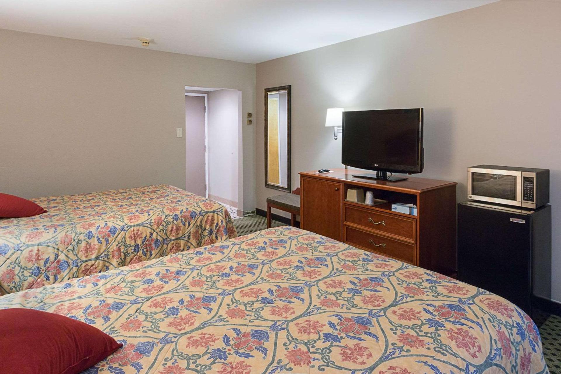 Rodeway Inn Milford - I-84 photo 20