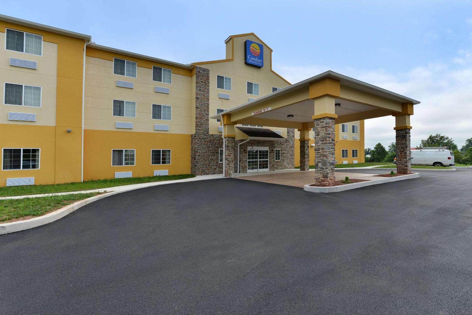 Days Inn & Suites by Wyndham Manheim Lebanon — hotel in Manheim