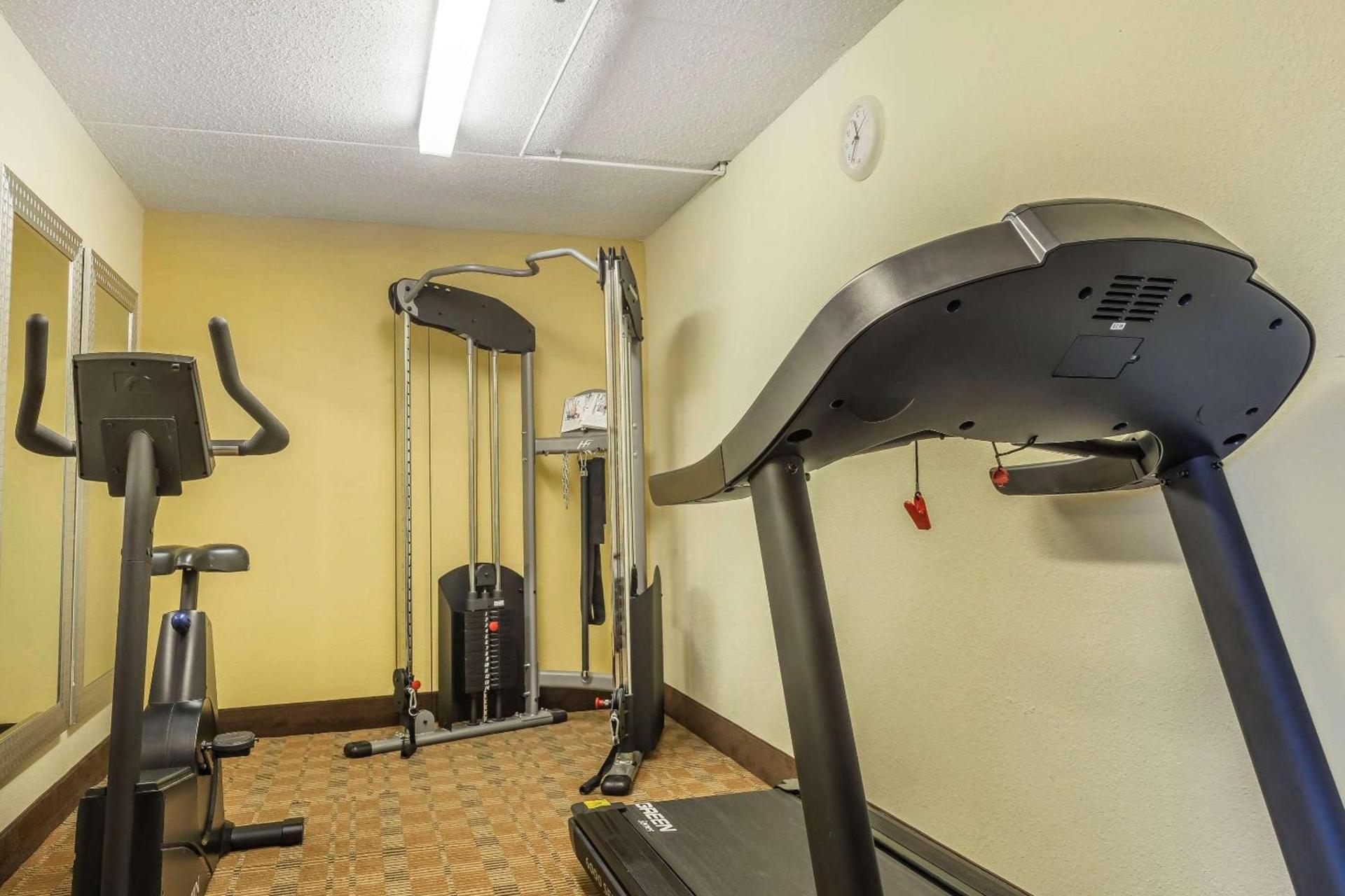 Quality Inn & Suites Pittsburgh Harmarville photo 24