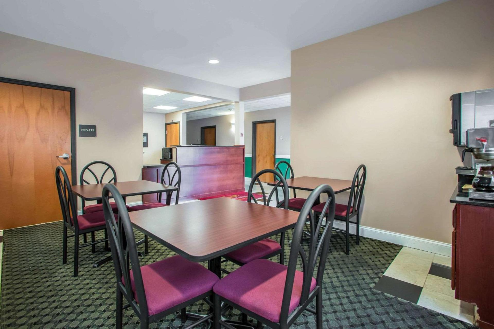 Econo Lodge Harrisburg - Hershey photo 20