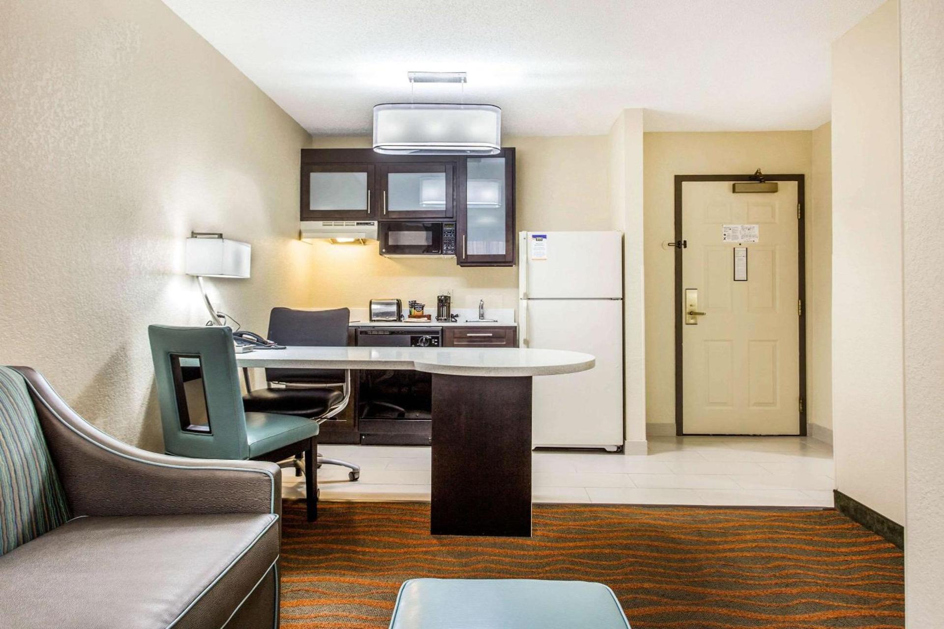 MainStay Suites Greenville Airport photo 15