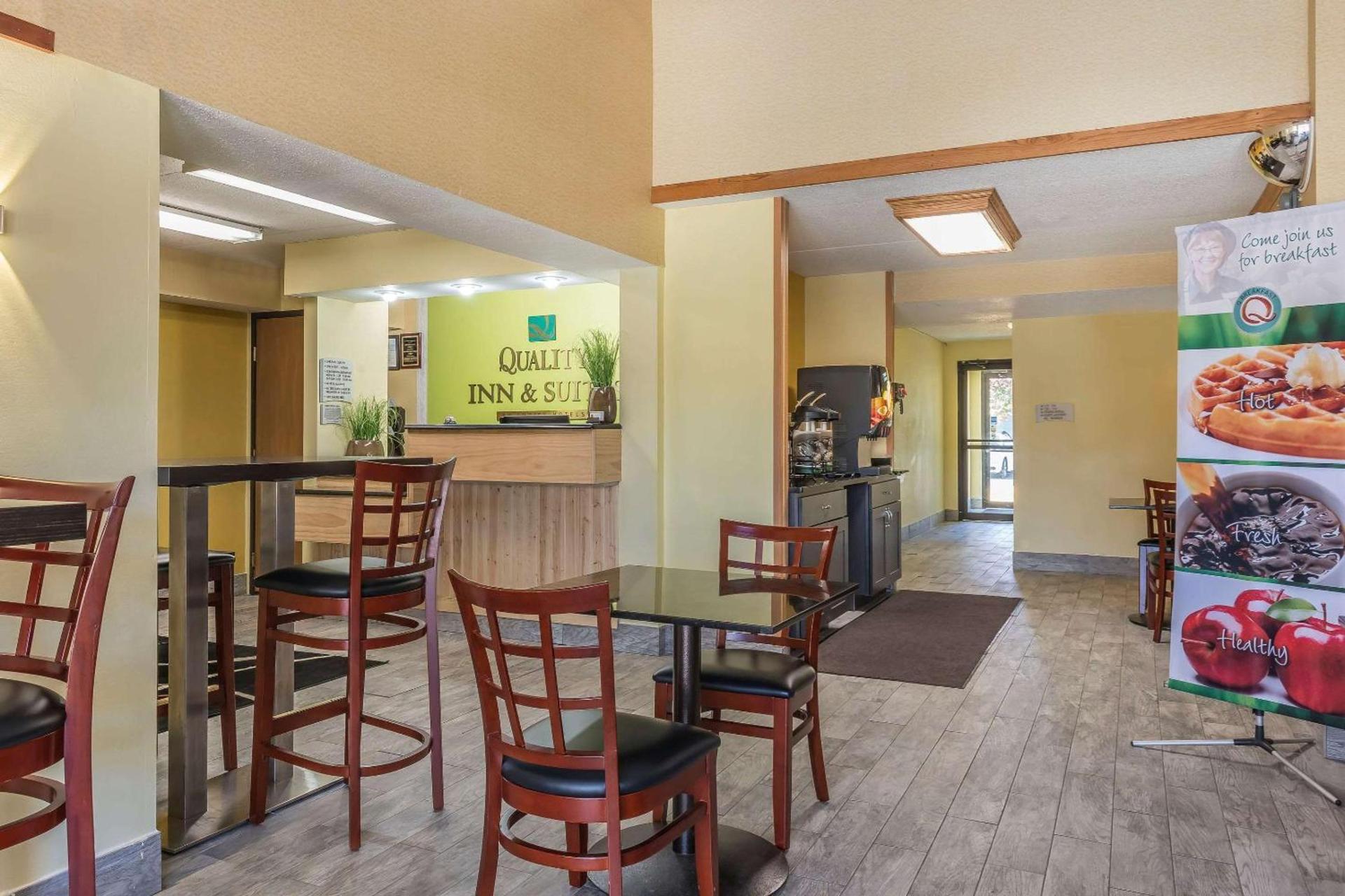 Quality Inn & Suites Pittsburgh Harmarville photo 28