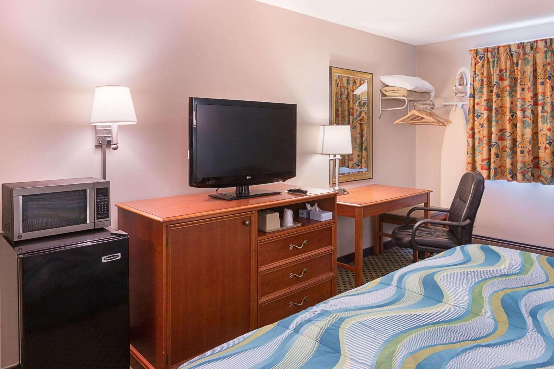 Rodeway Inn Milford - I-84 photo 24