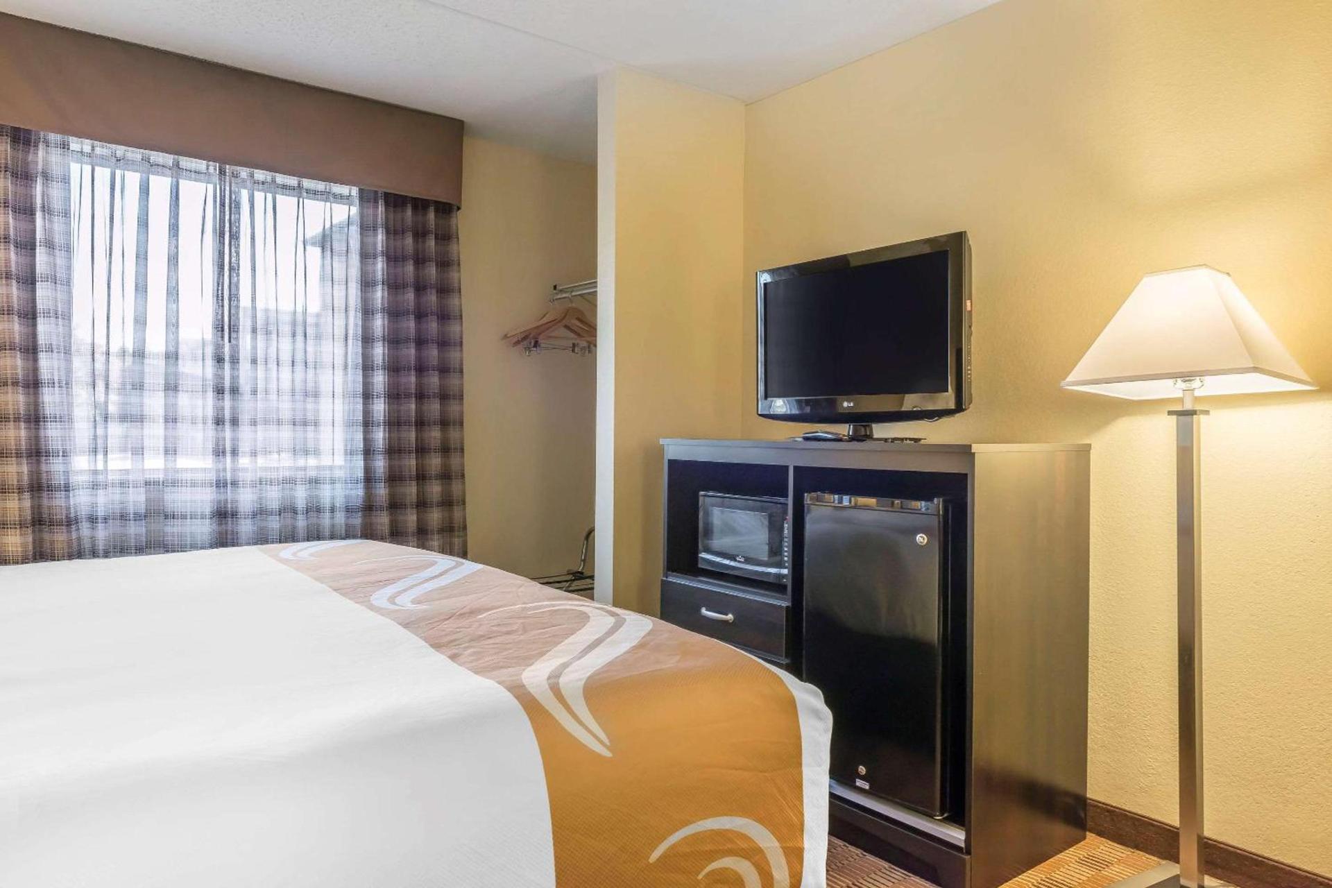 Quality Inn & Suites Pittsburgh Harmarville photo 30
