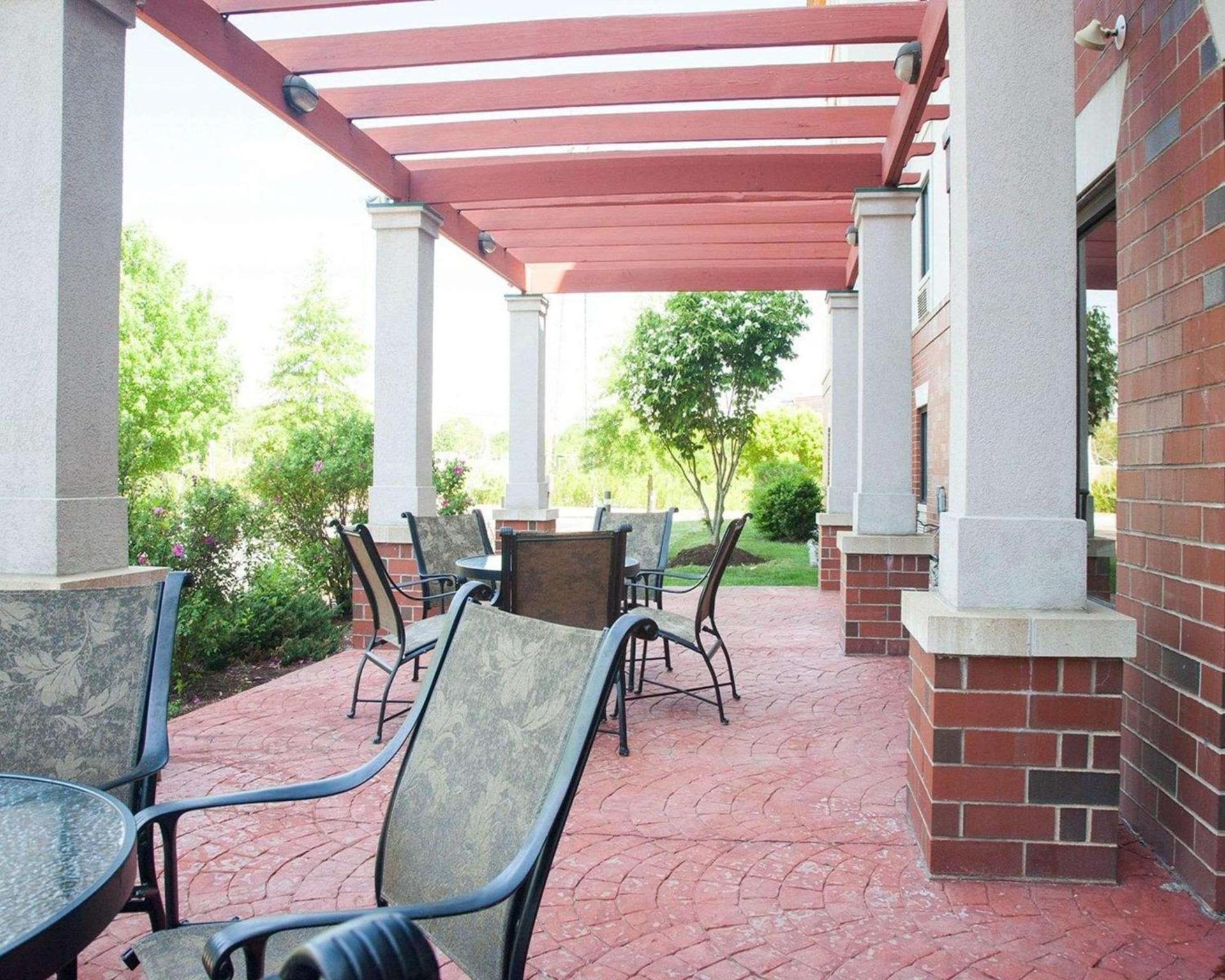 Comfort Suites West Warwick - Providence photo 43