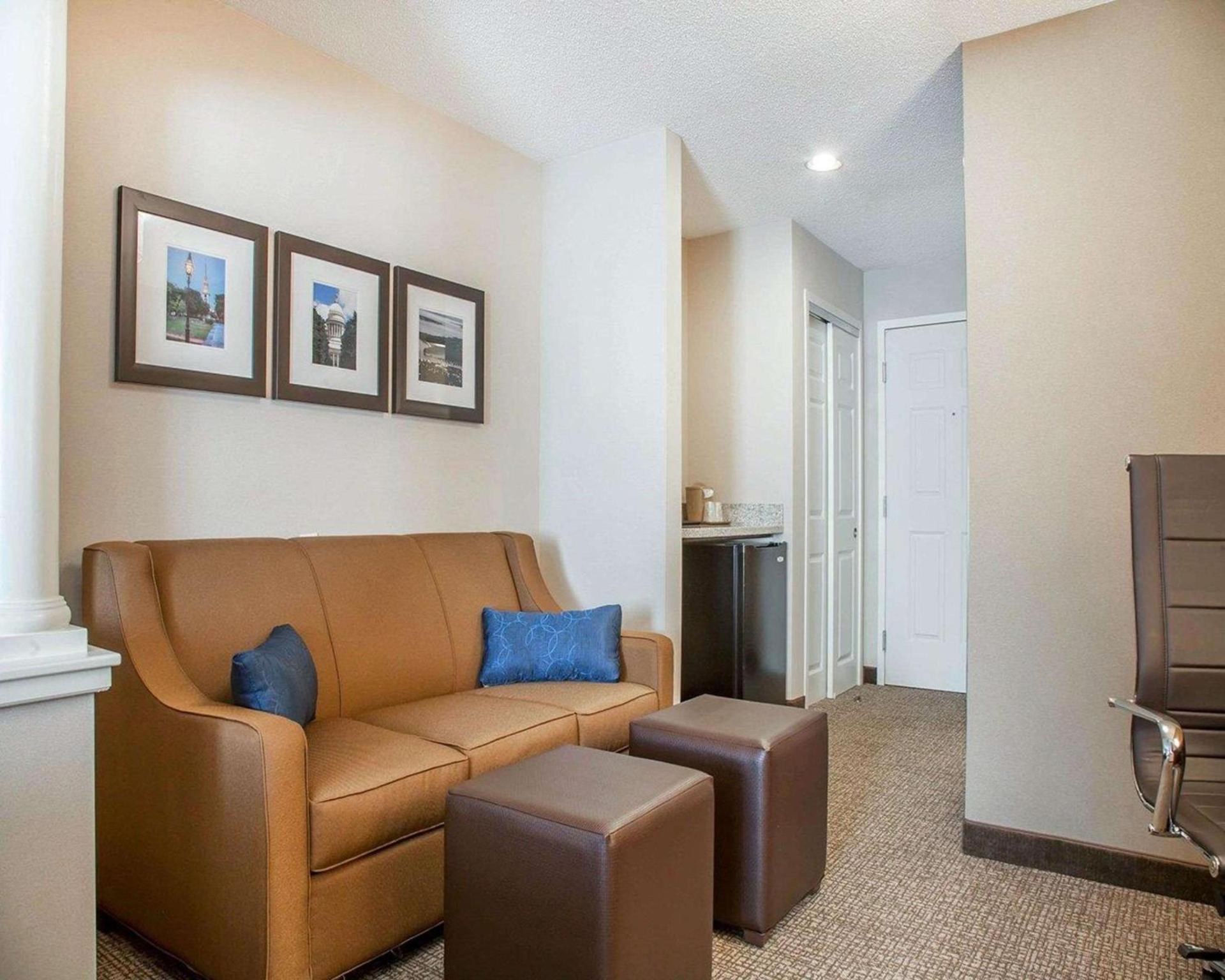 Comfort Suites West Warwick - Providence photo 18