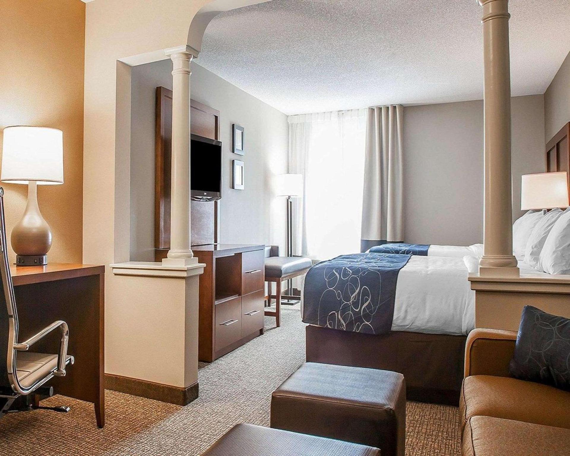 Comfort Suites West Warwick - Providence photo 24
