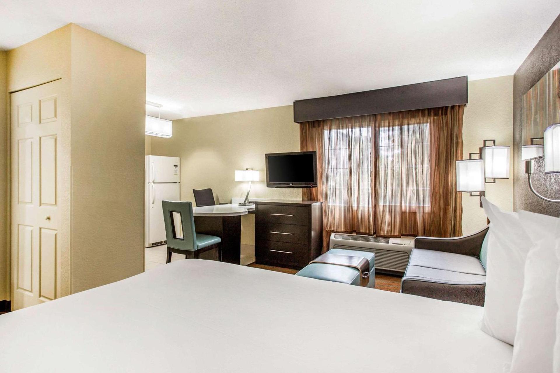 MainStay Suites Greenville Airport photo 6