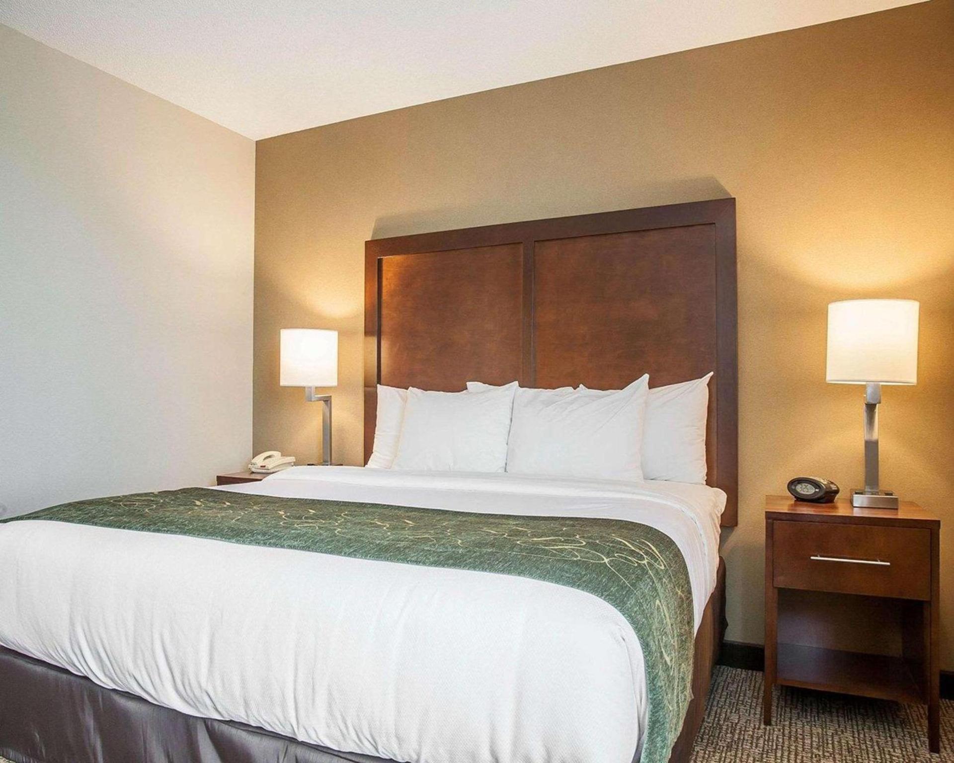 Comfort Suites West Warwick - Providence photo 12
