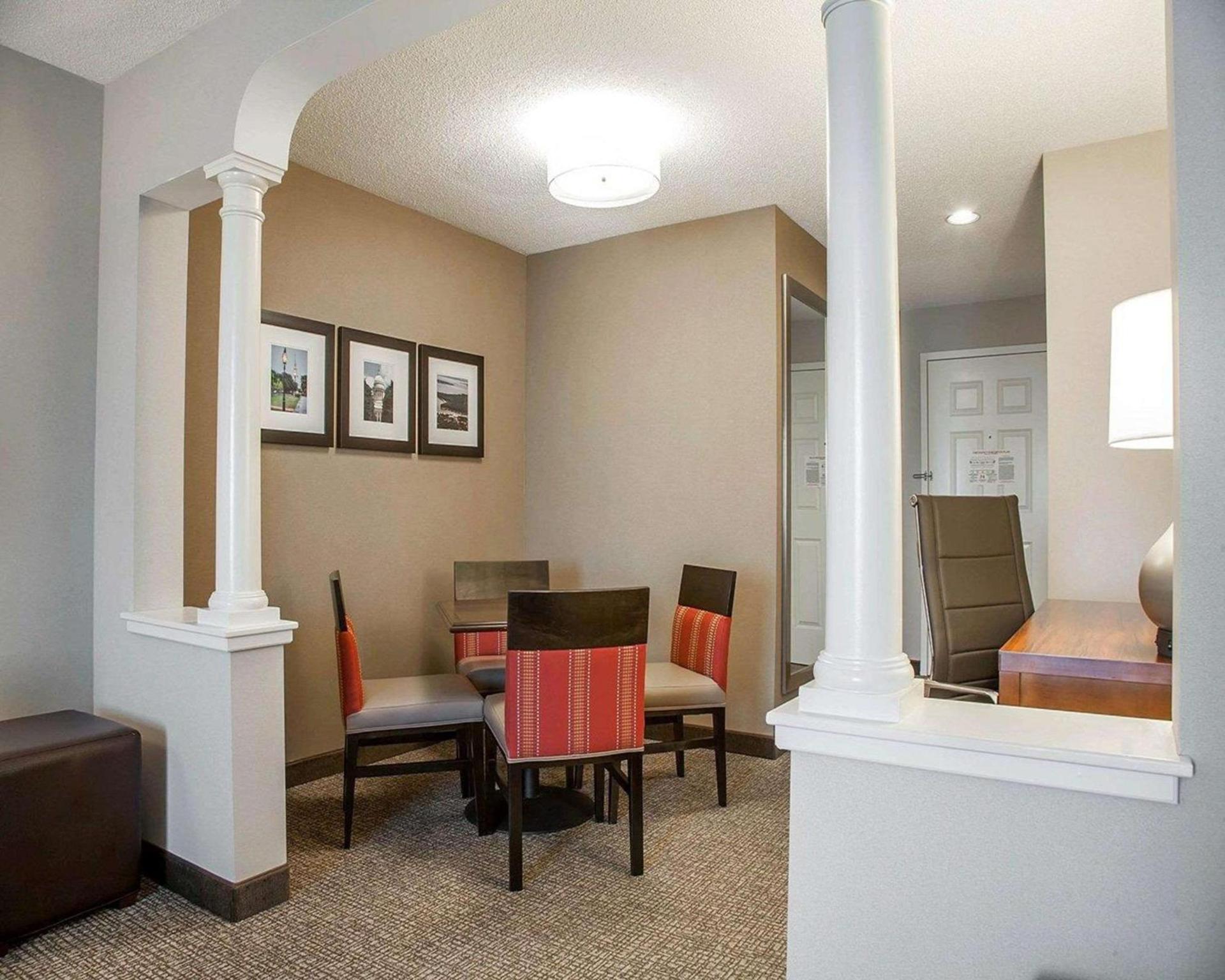 Comfort Suites West Warwick - Providence photo 16