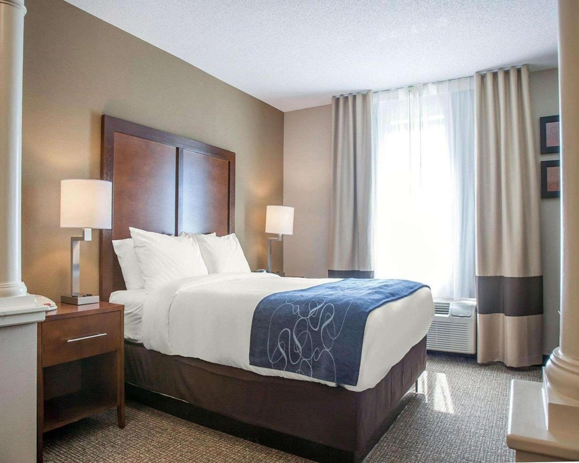 Comfort Suites West Warwick - Providence photo 30