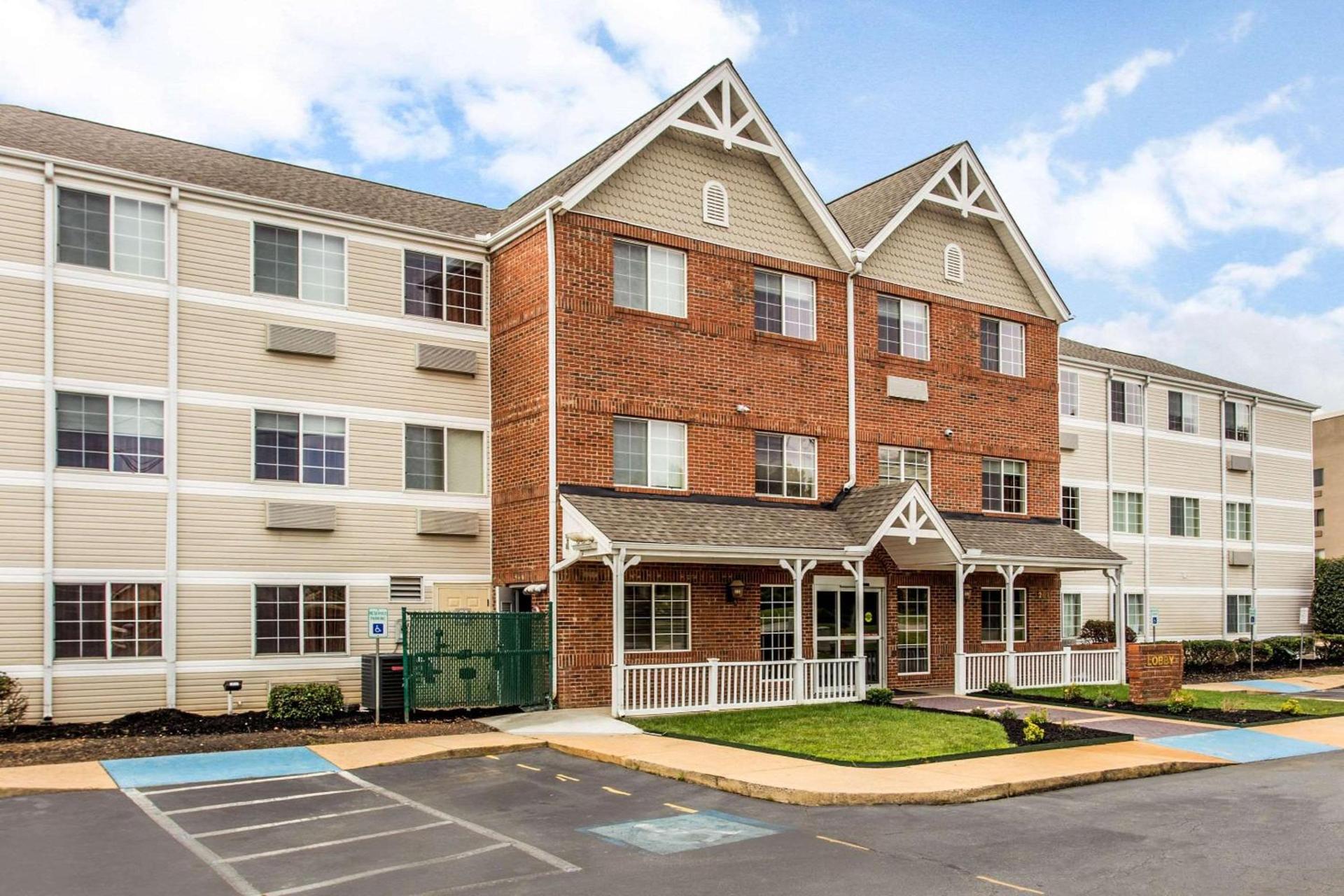 MainStay Suites Greenville Airport — hotel in Greer