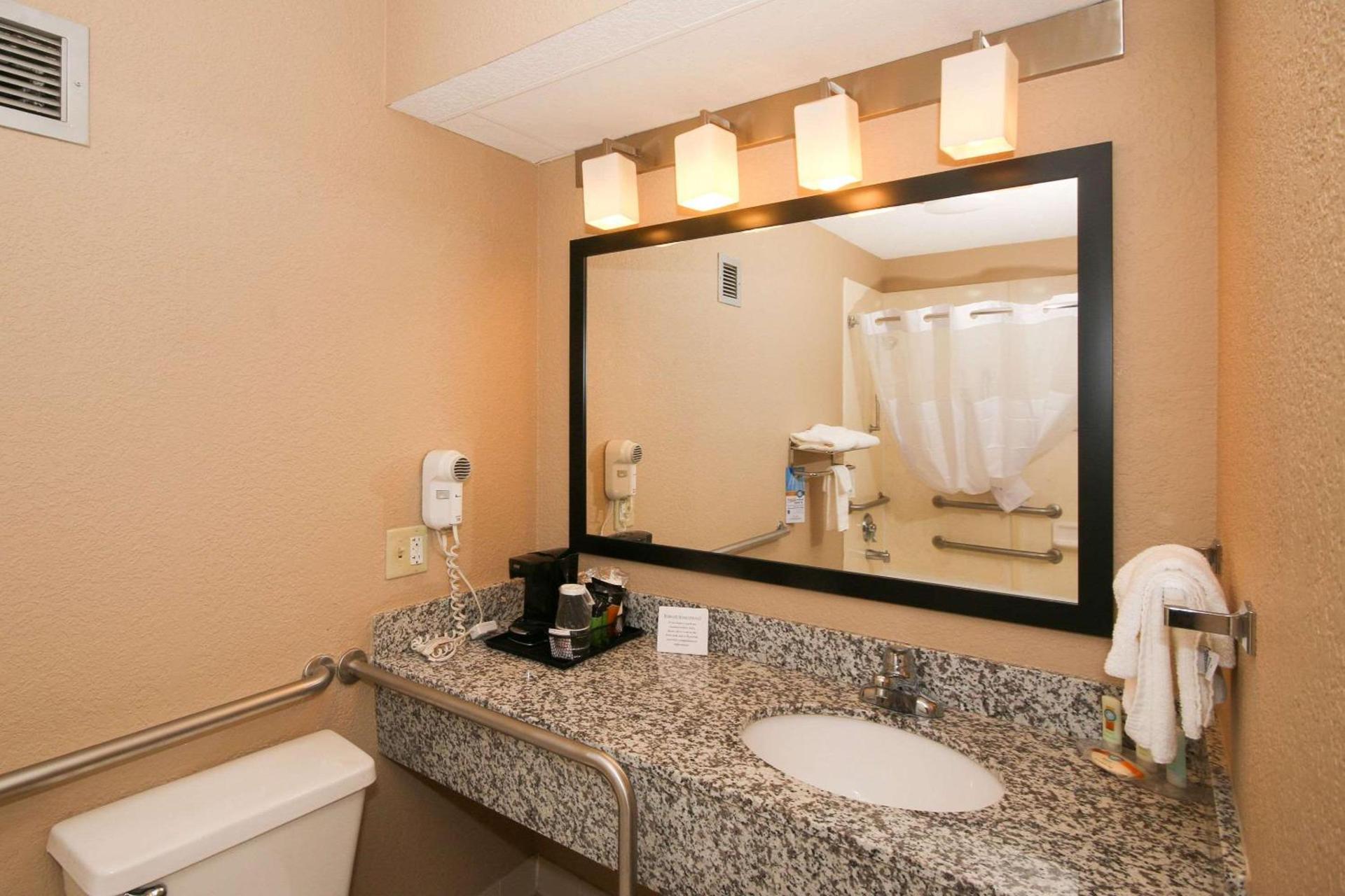 Quality Inn Clinton - Laurens I-26 photo 20
