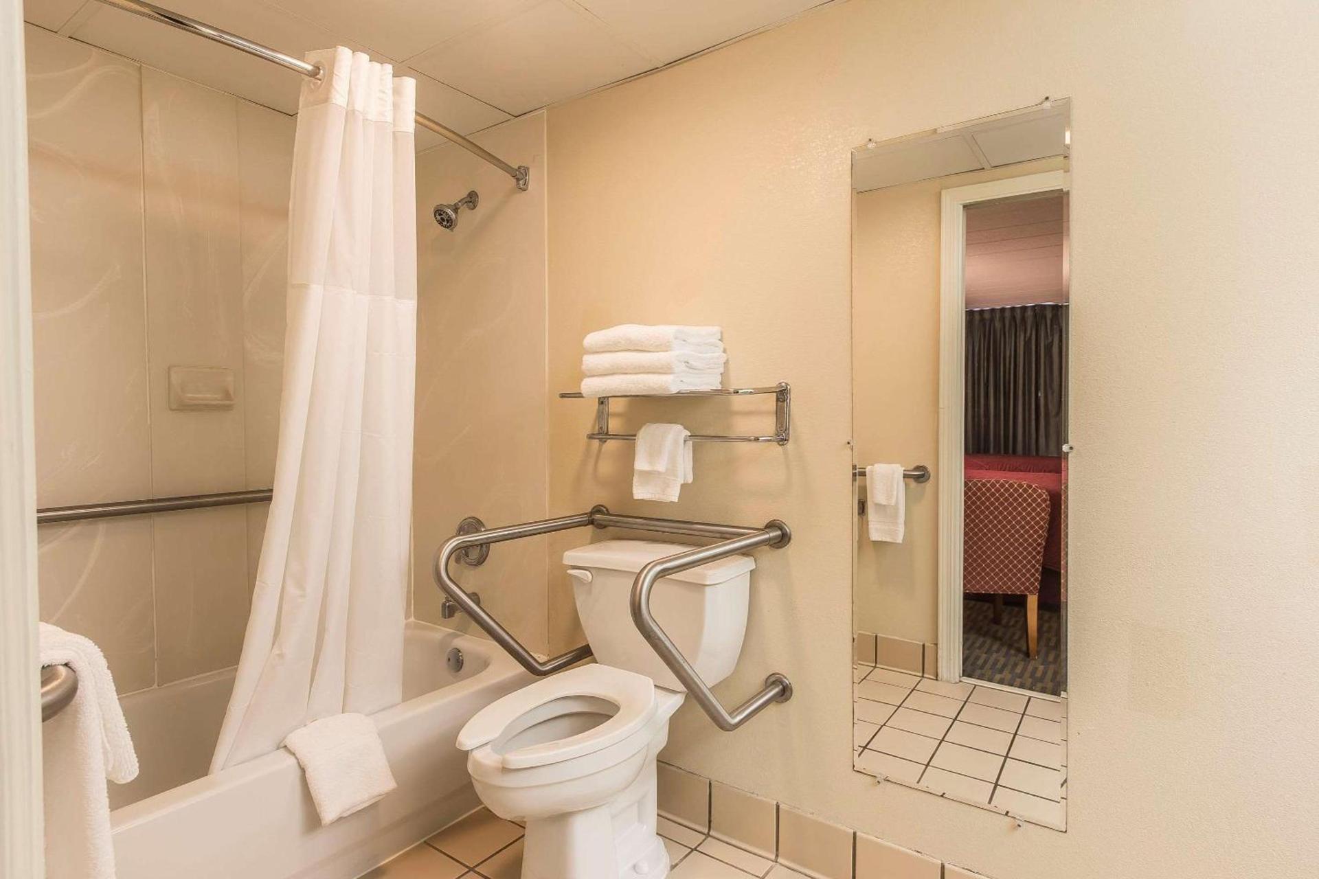 Quality Inn & Suites Easley - Greenville photo 11