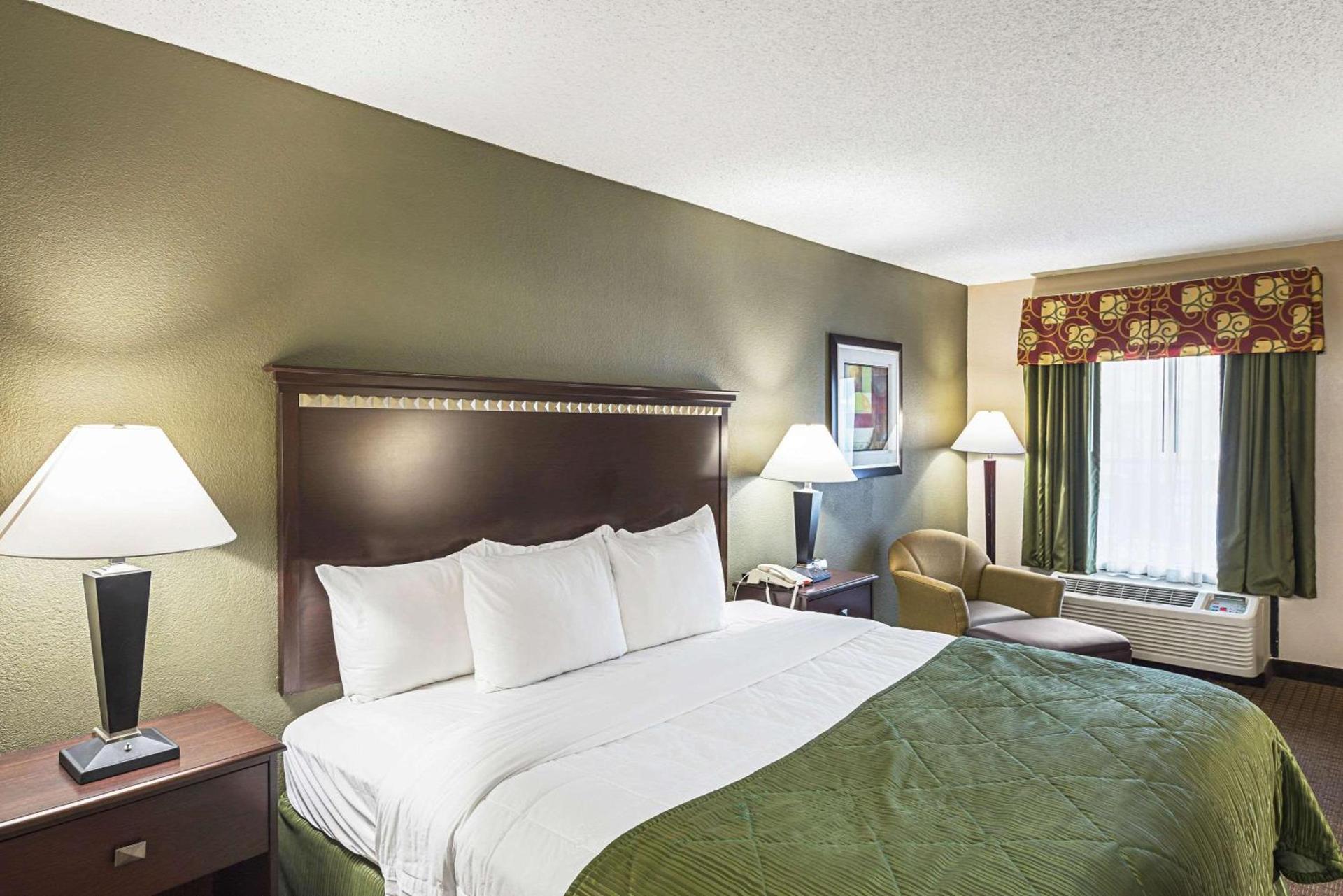 Quality Inn & Suites Greenville - Haywood Mall photo 47
