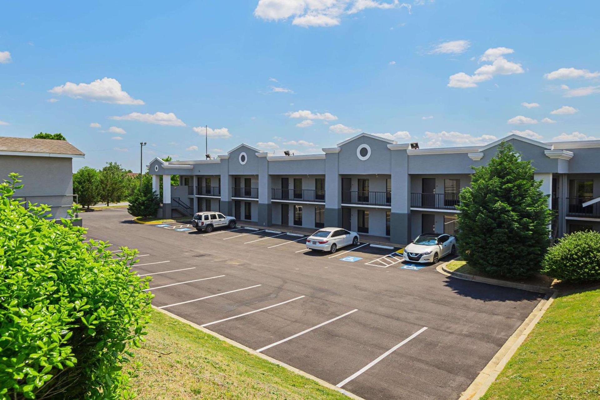 Quality Inn & Suites Greenville - Haywood Mall photo 35
