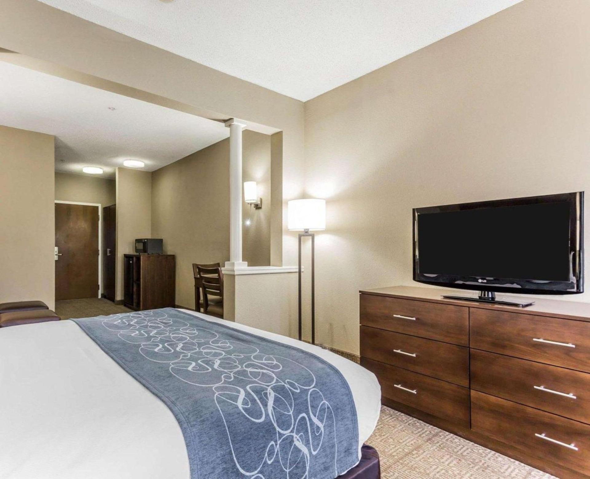 Comfort Suites at Isle of Palms Connector photo 31