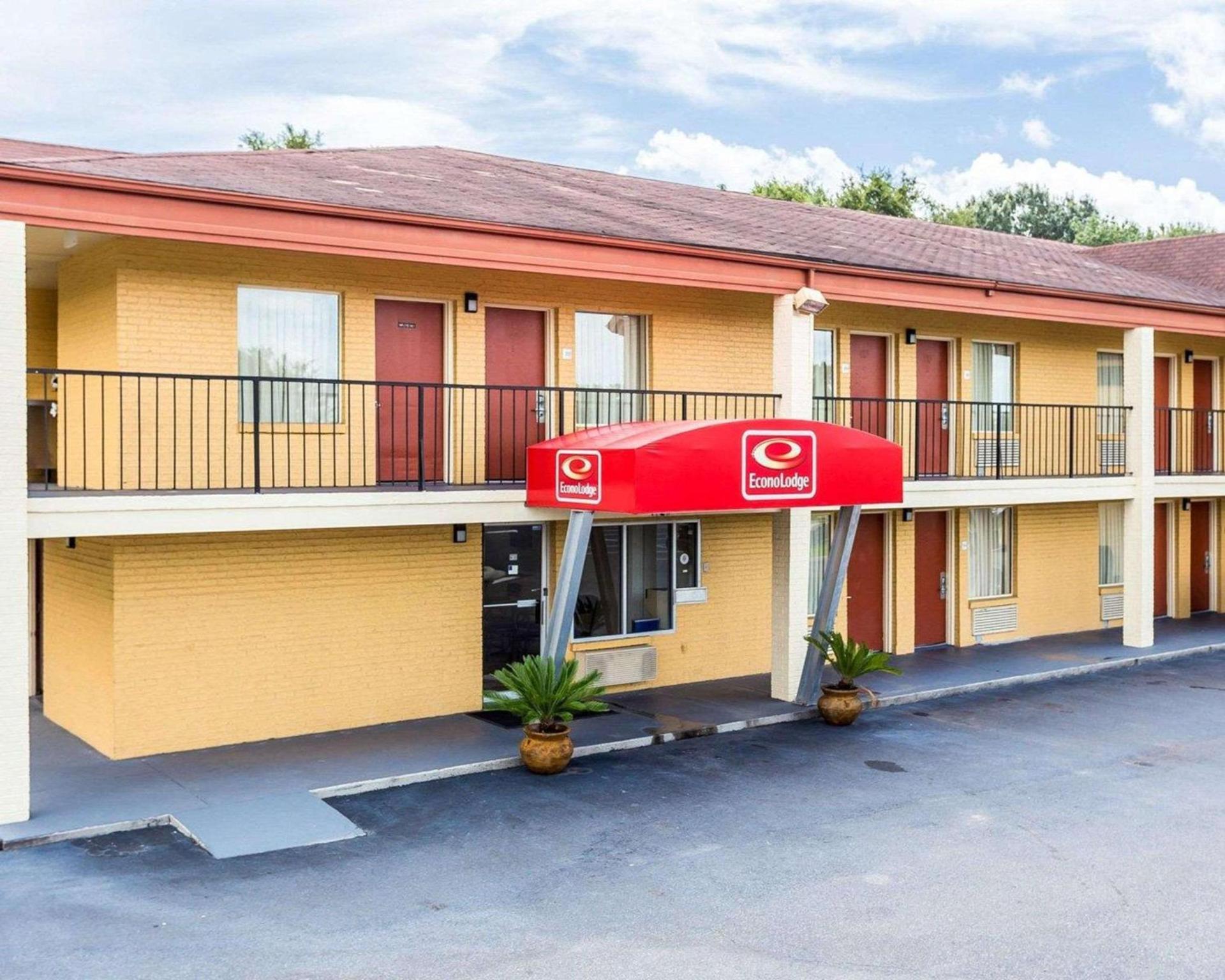 Econo Lodge Coliseum photo 3