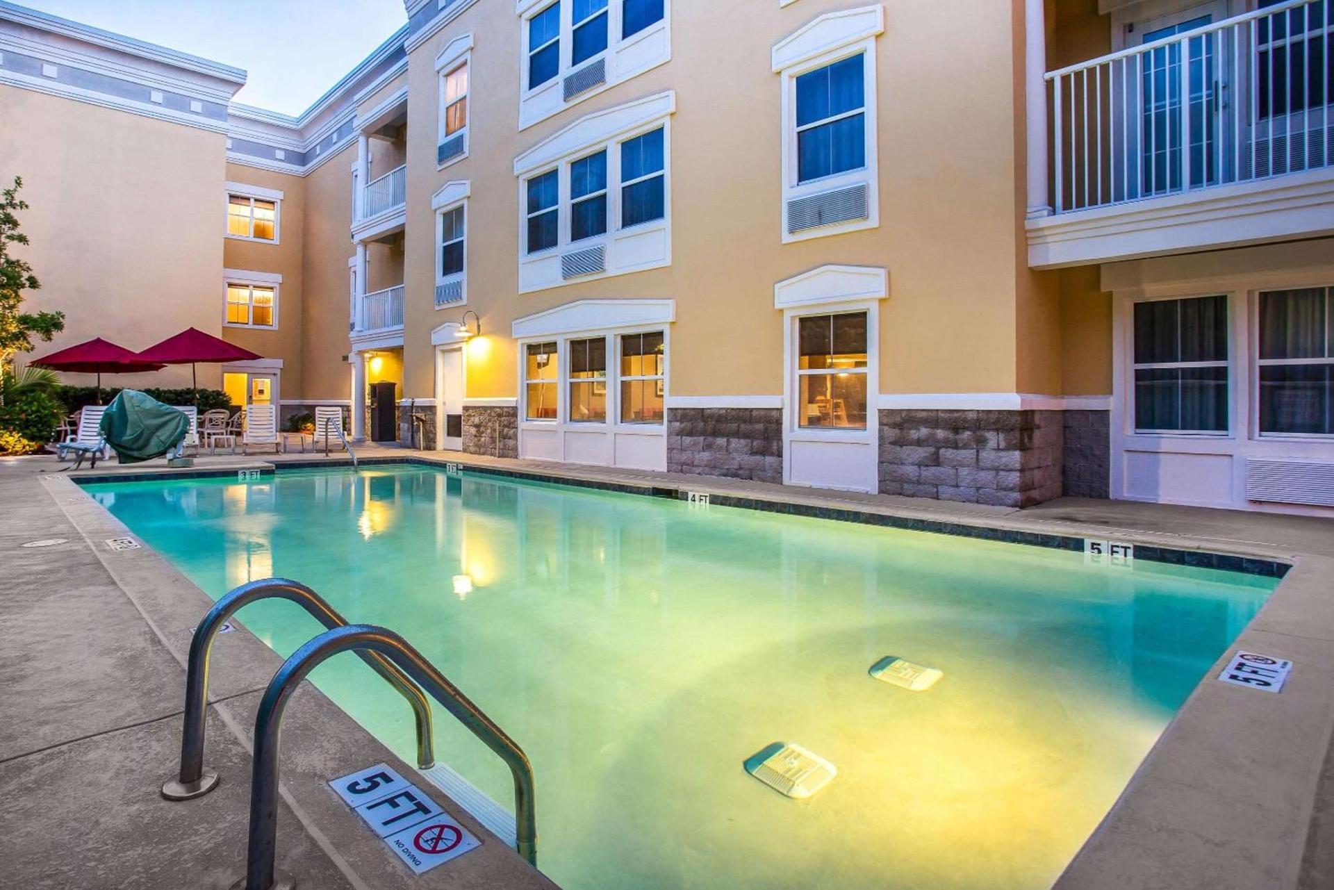 Comfort Suites at Isle of Palms Connector photo 22