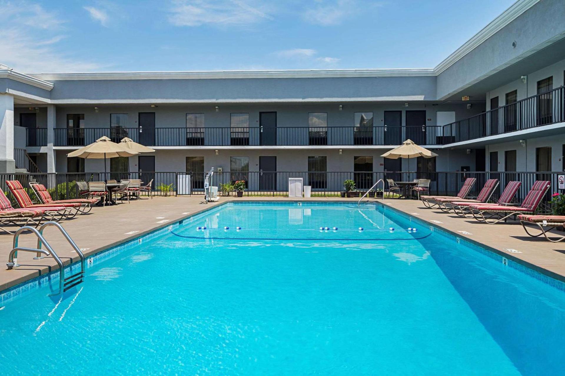 Quality Inn & Suites Greenville - Haywood Mall photo 29