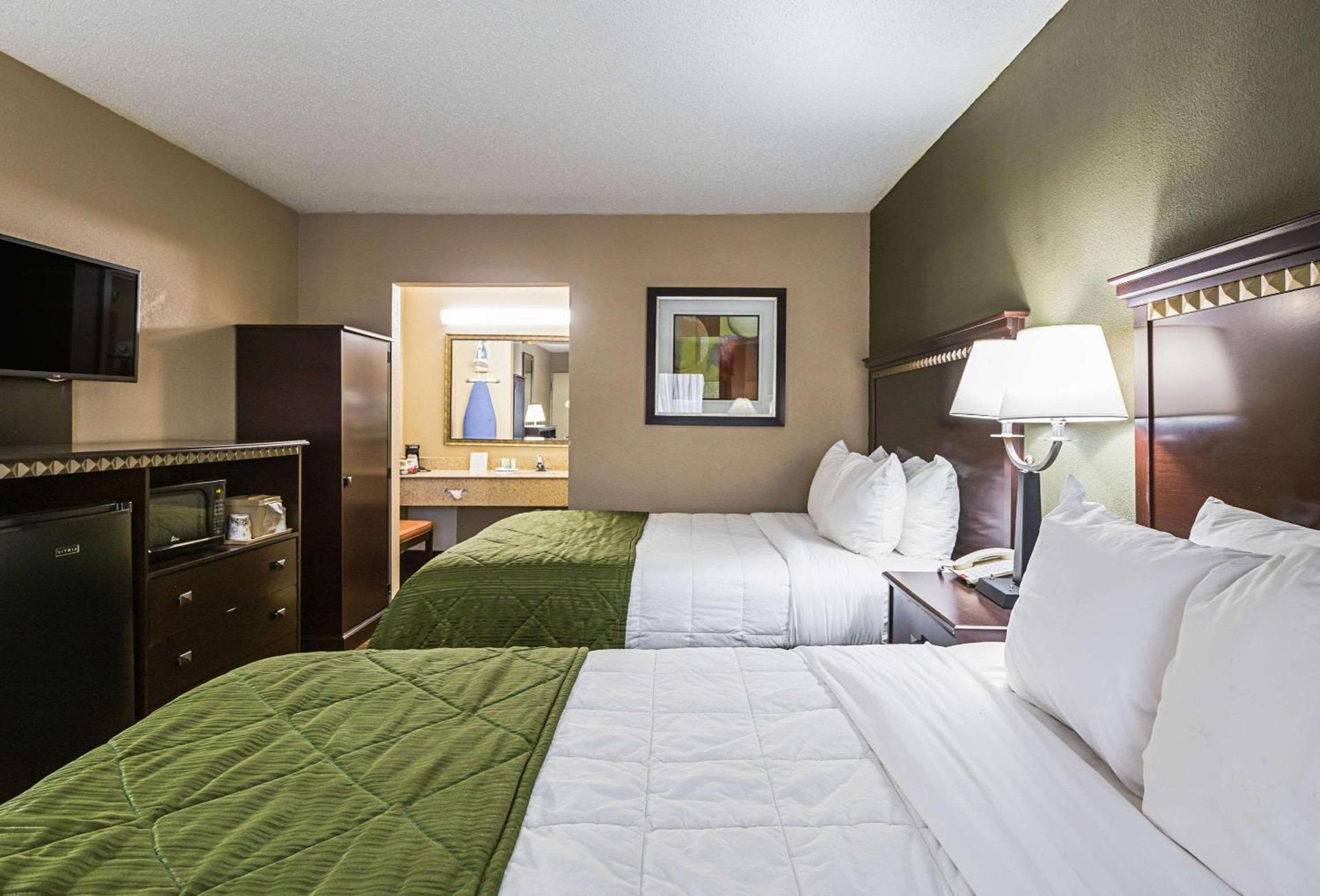 Quality Inn & Suites Greenville - Haywood Mall photo 30