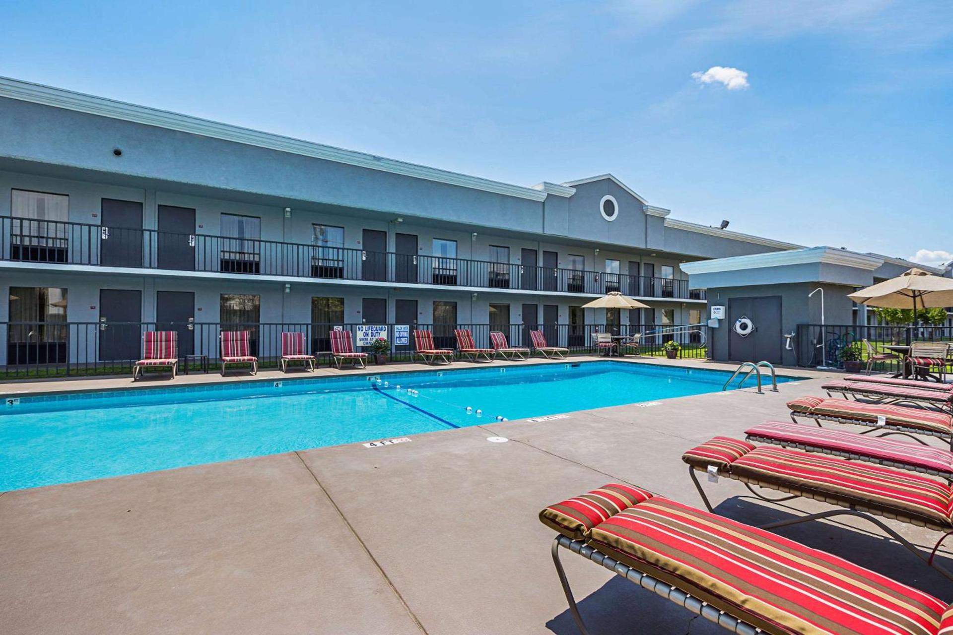 Quality Inn & Suites Greenville - Haywood Mall photo 26
