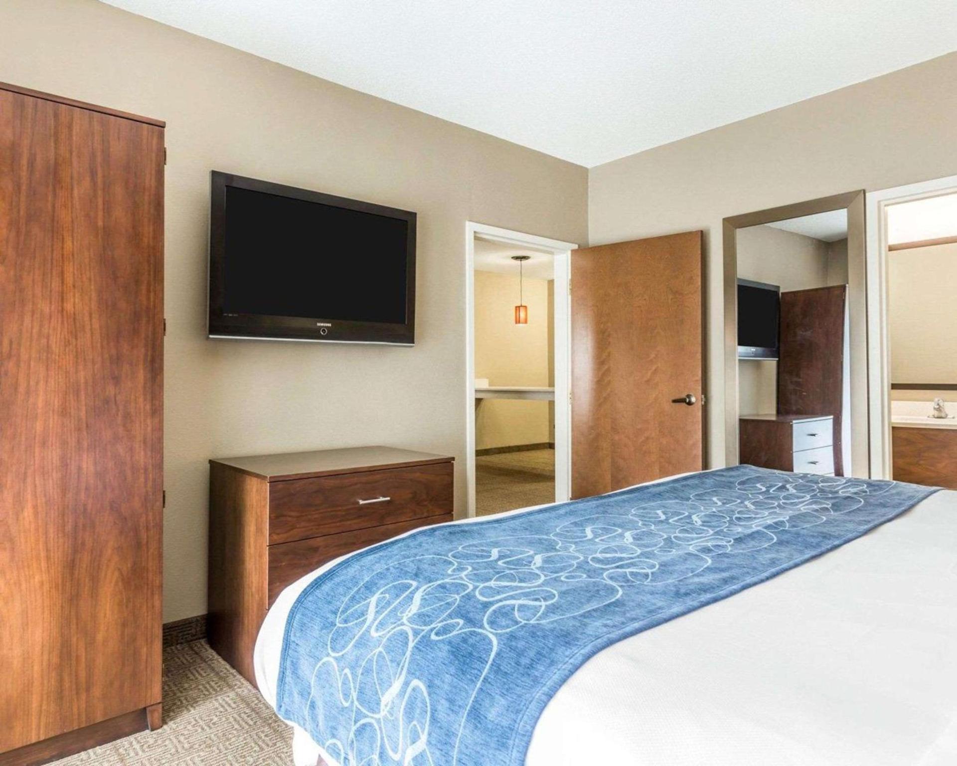 Comfort Suites at Isle of Palms Connector photo 17