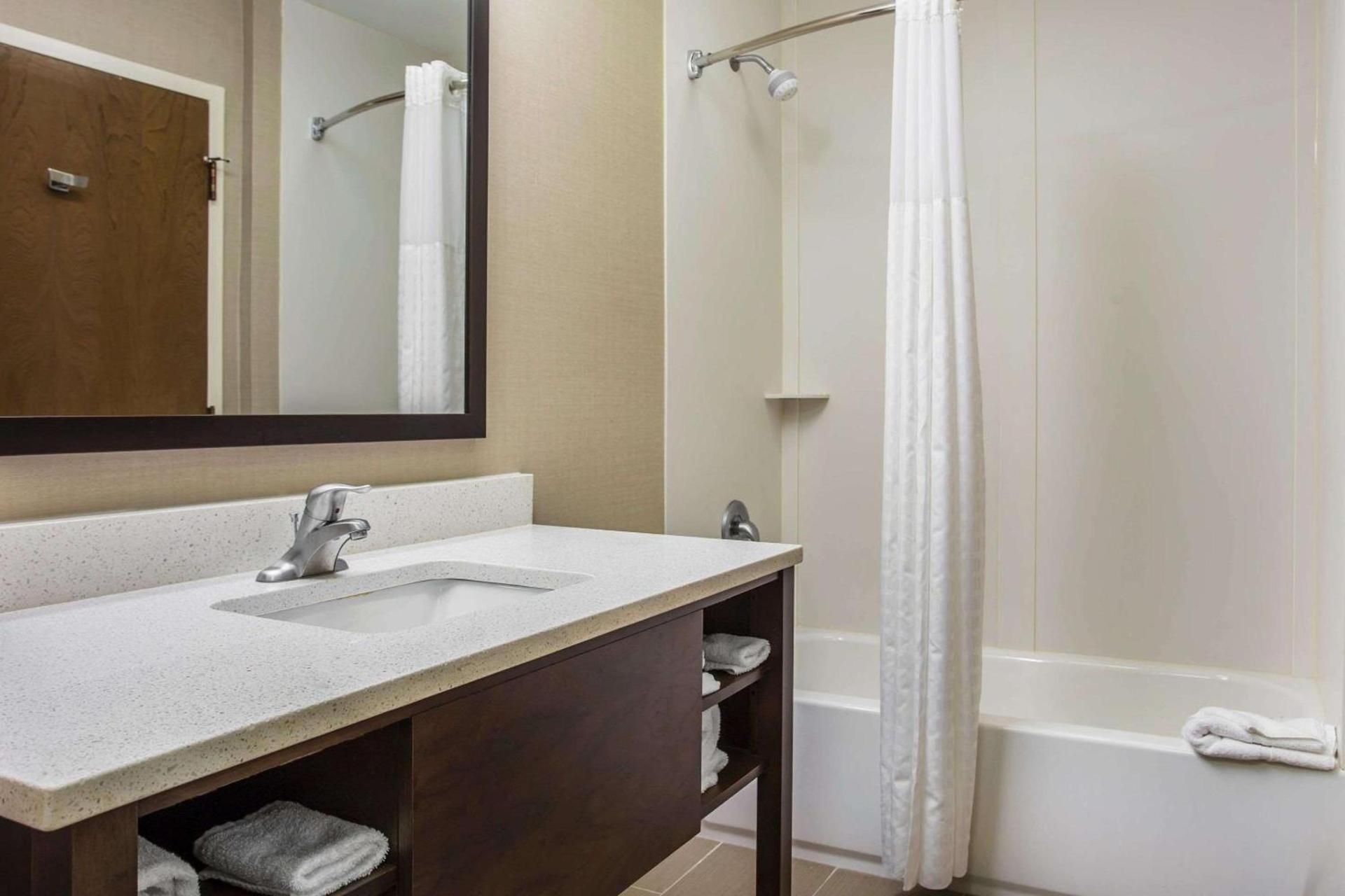 Comfort Suites at Isle of Palms Connector photo 16