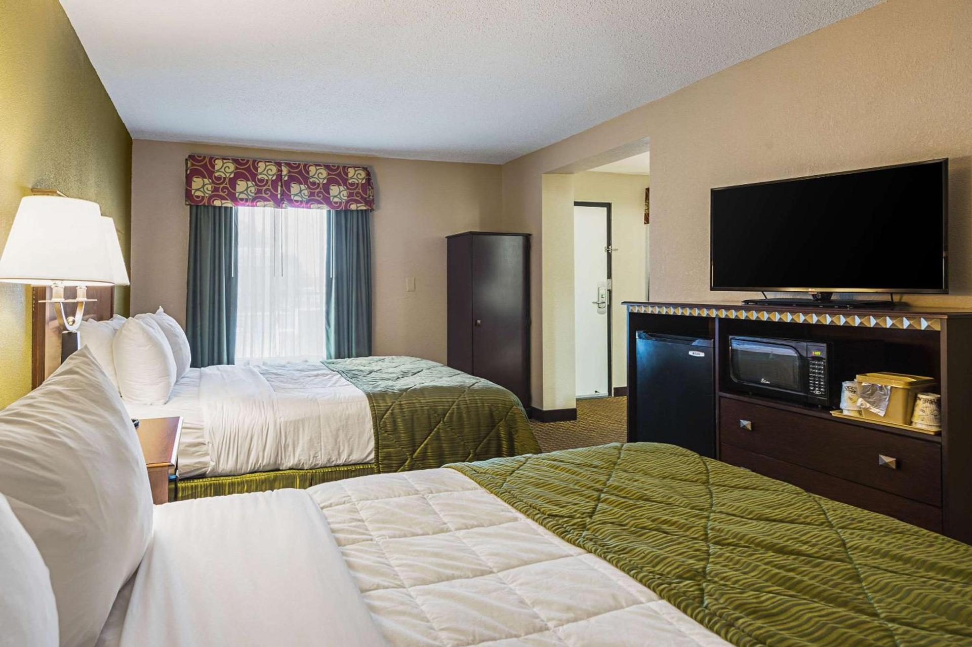 Quality Inn & Suites Greenville - Haywood Mall photo 13
