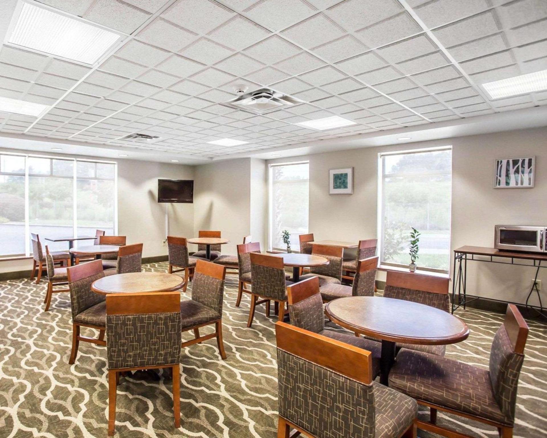 Comfort Inn & Suites Walterboro I-95 photo 9