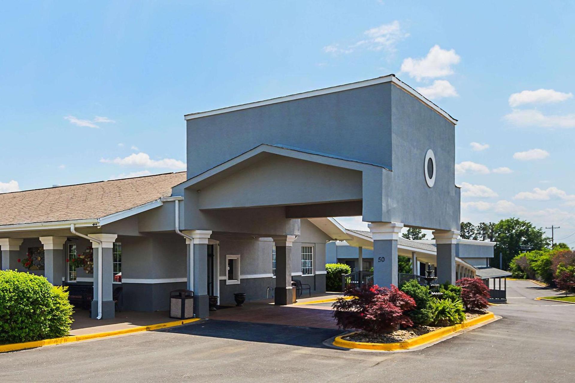 Quality Inn & Suites Greenville - Haywood Mall photo 1