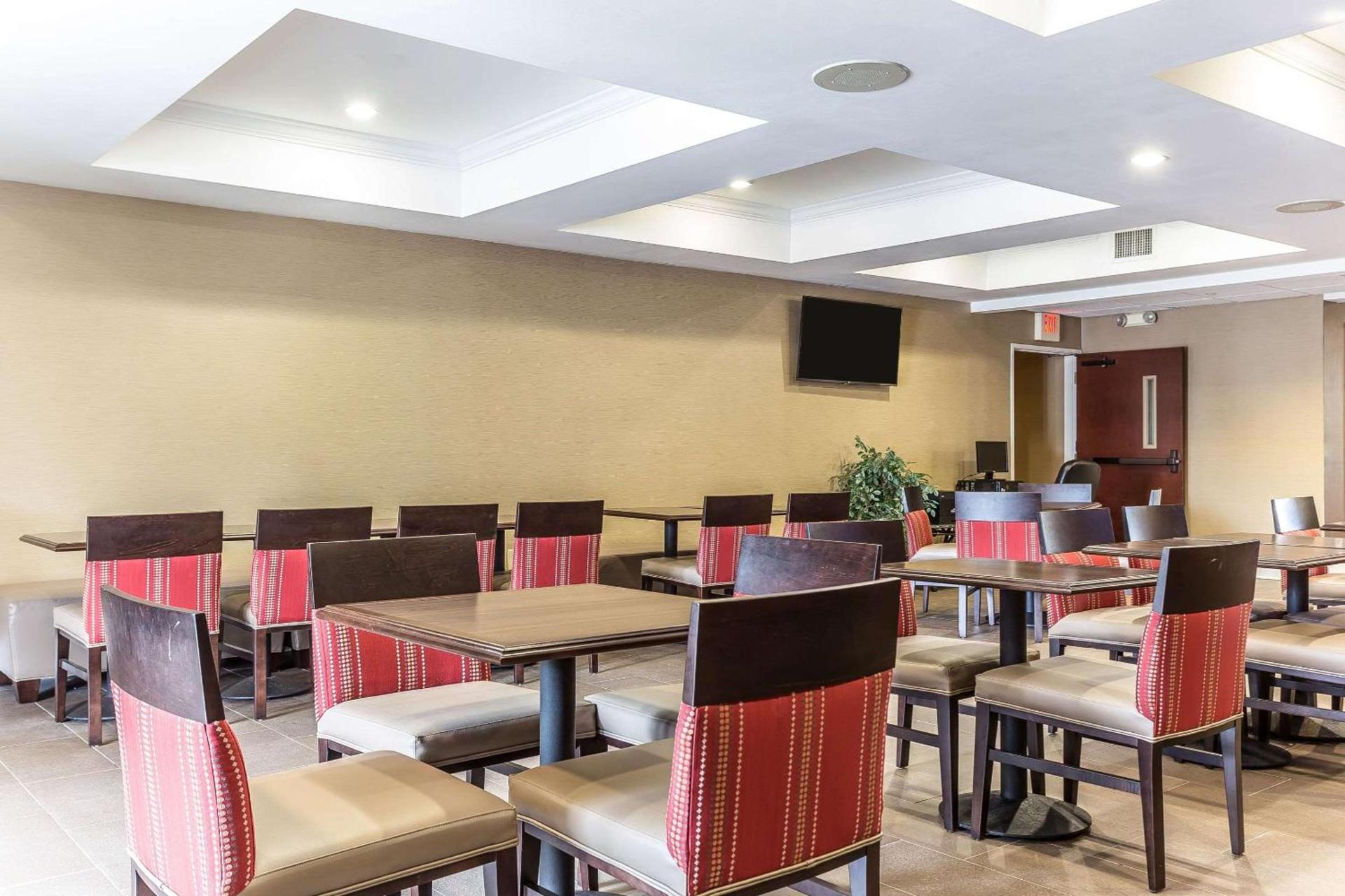 Comfort Suites Myrtle Beach Central photo 29