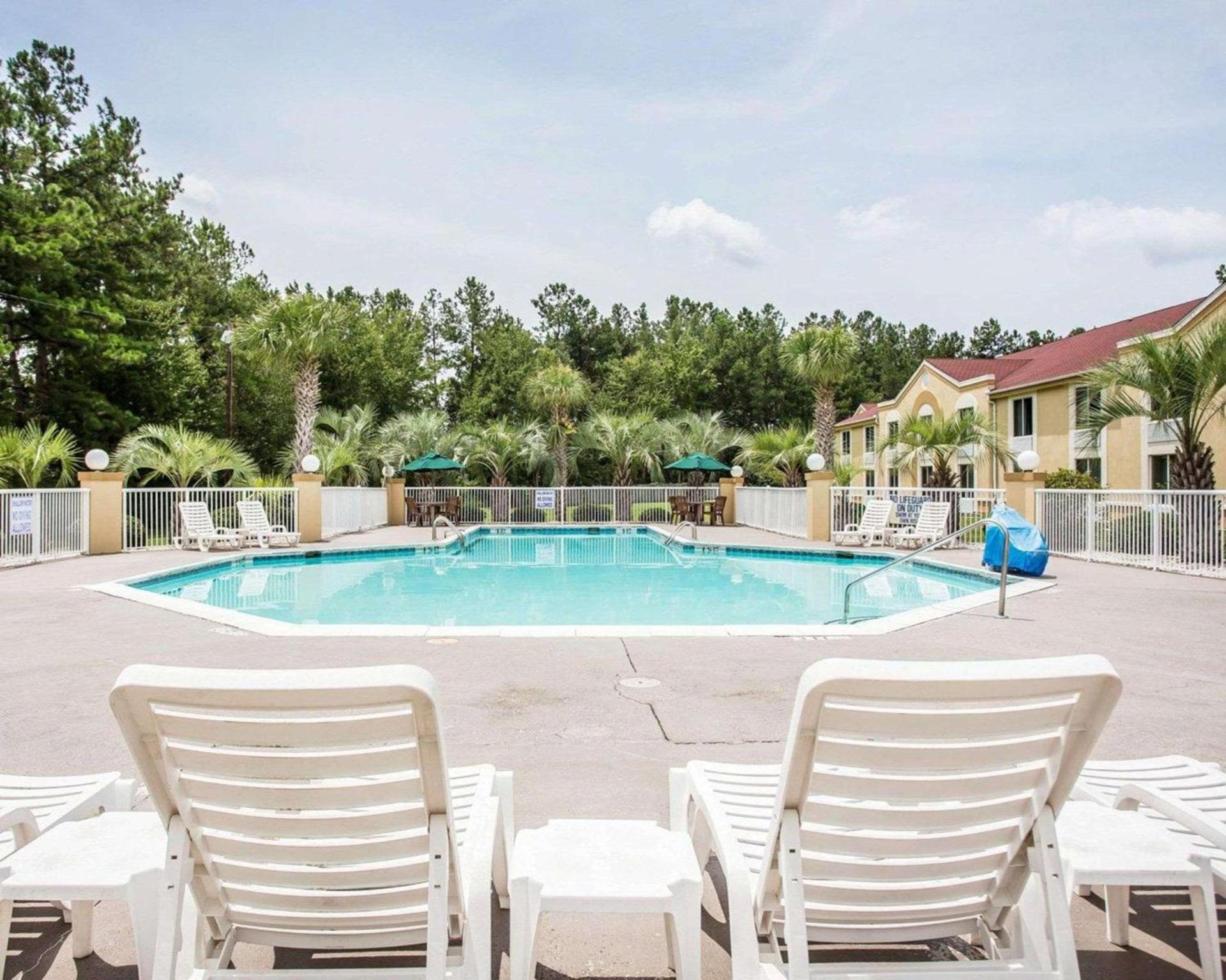 Comfort Inn & Suites Walterboro I-95 photo 13