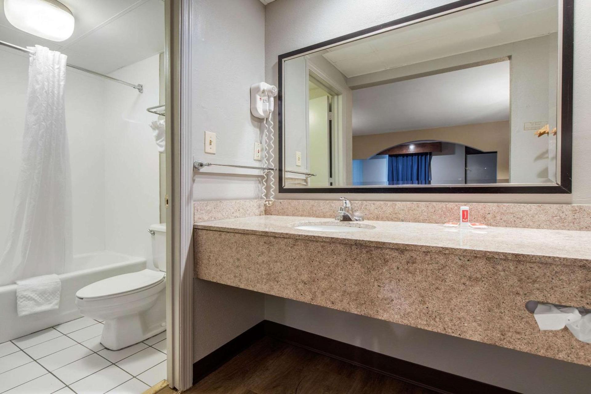 Econo Lodge Aiken Central photo 6