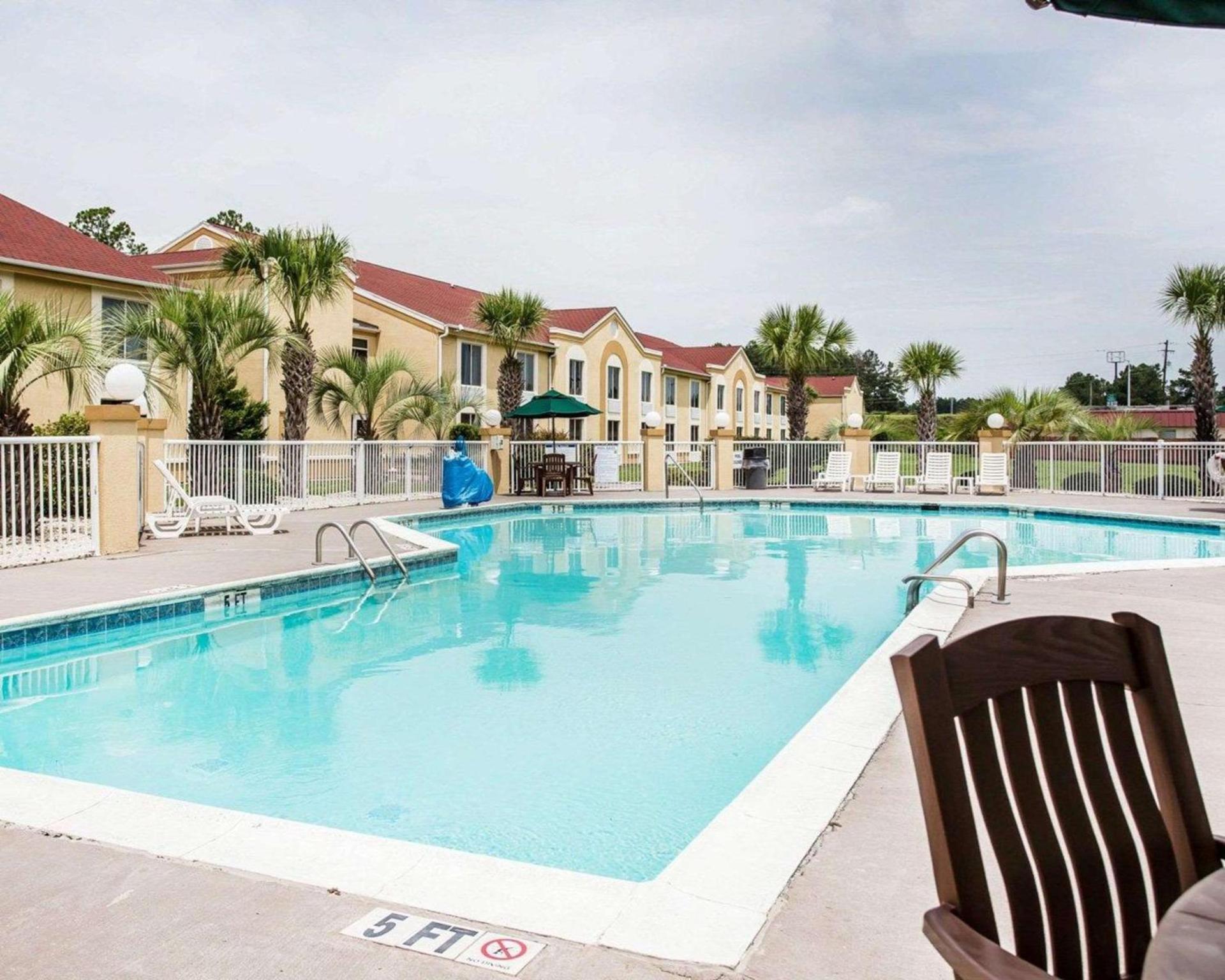 Comfort Inn & Suites Walterboro I-95 photo 19