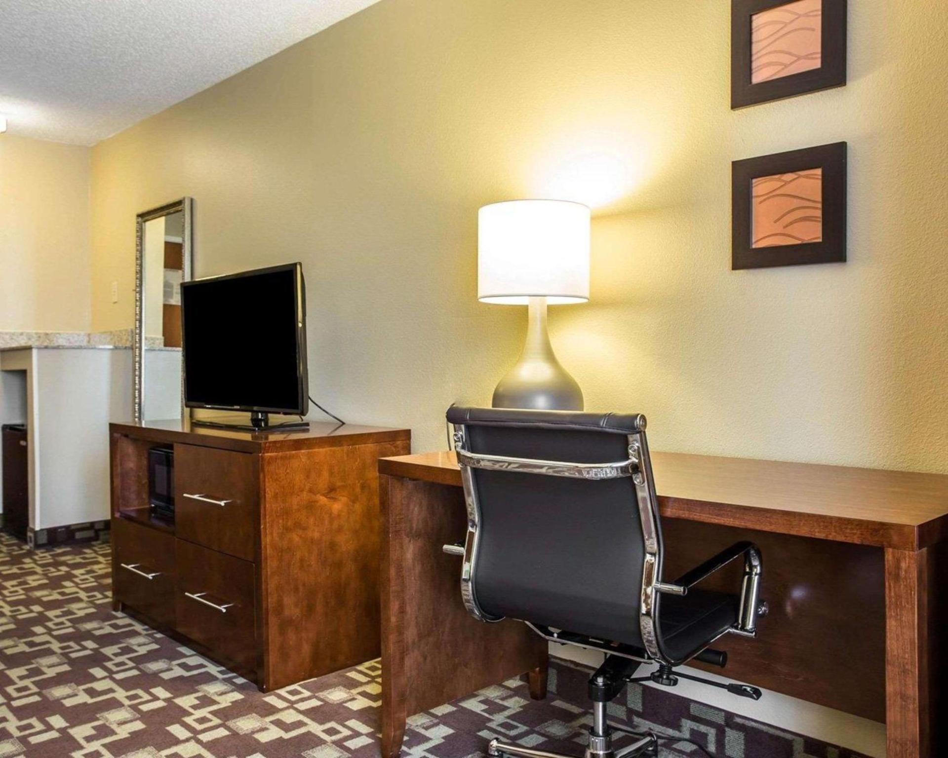 Comfort Inn & Suites Walterboro I-95 photo 21