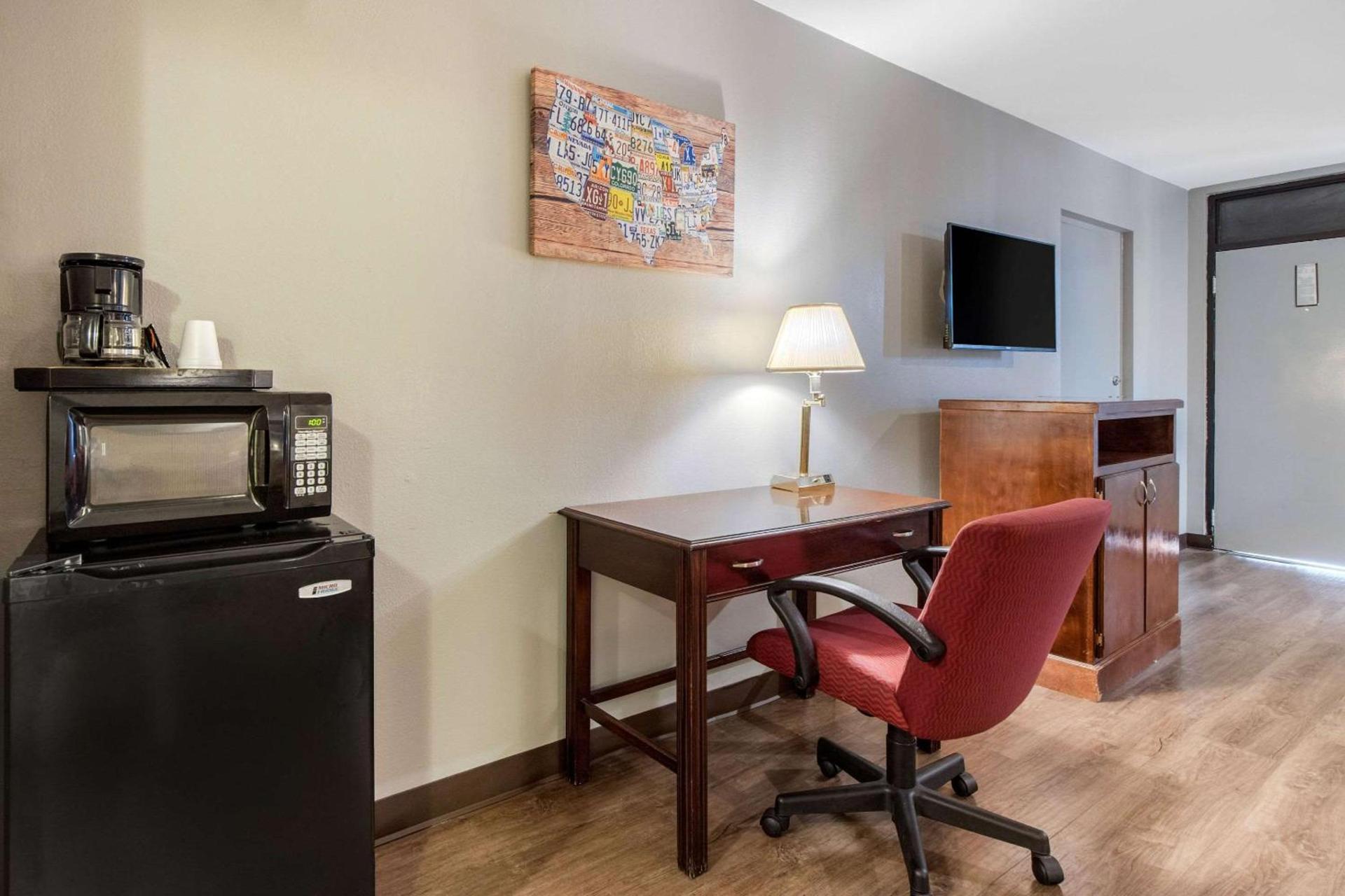 Econo Lodge Aiken Central photo 12
