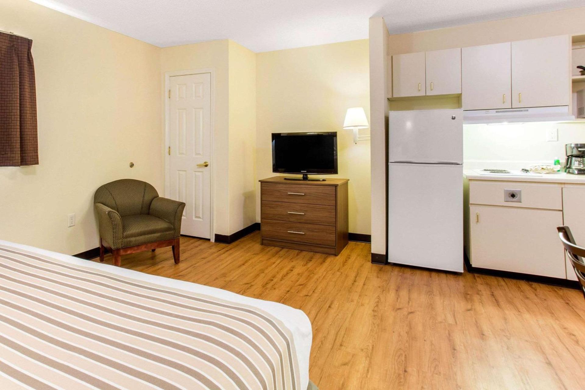 Studio 6 Extended Stay - Myrtle Beach, SC photo 11