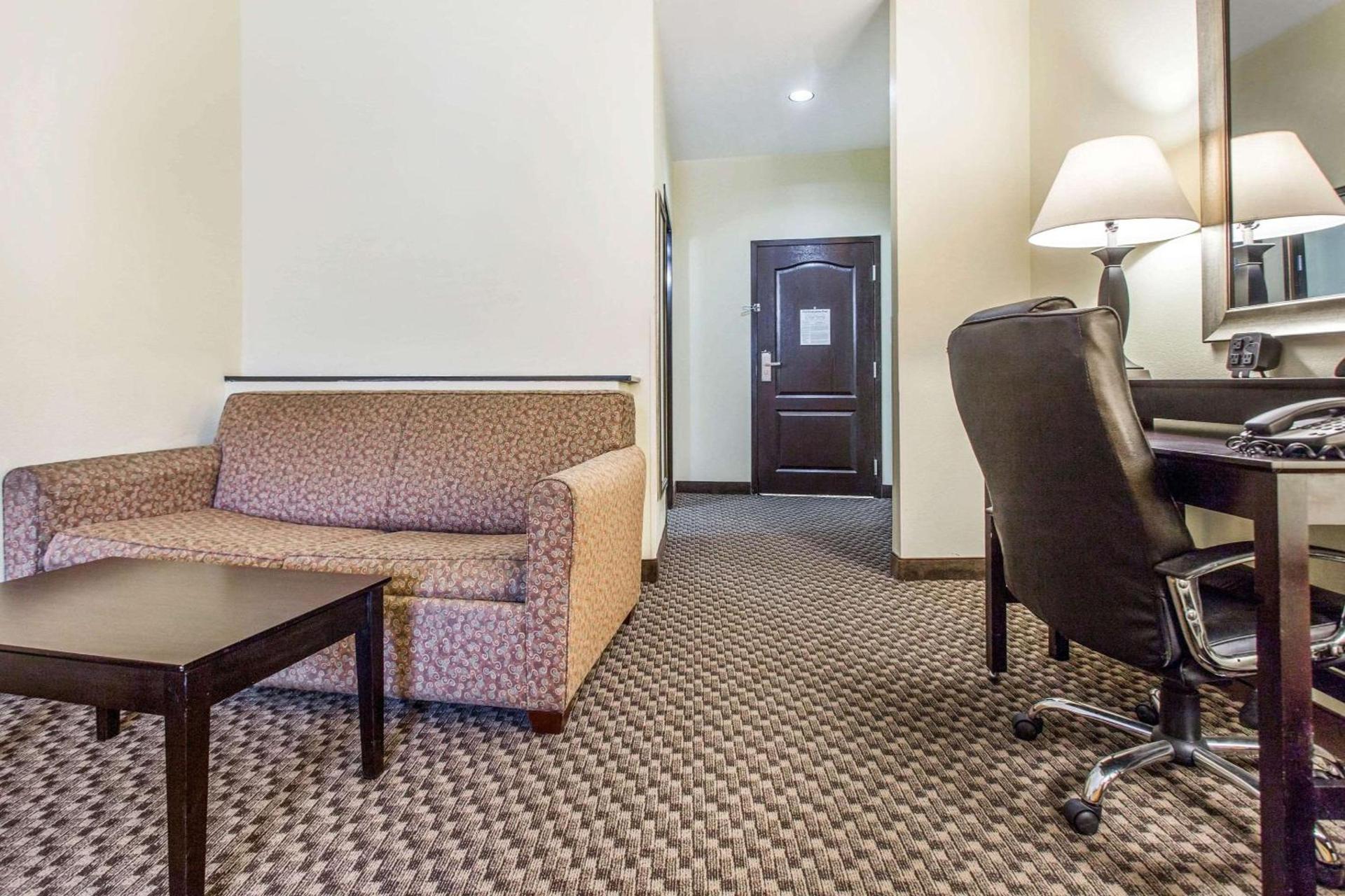 Comfort Suites Clinton near Presbyterian College photo 18