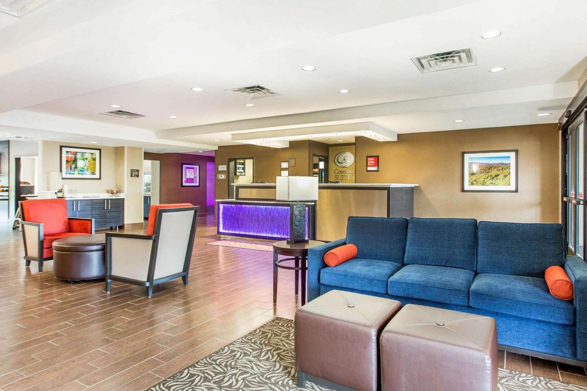 Comfort Suites Clinton near Presbyterian College photo 4
